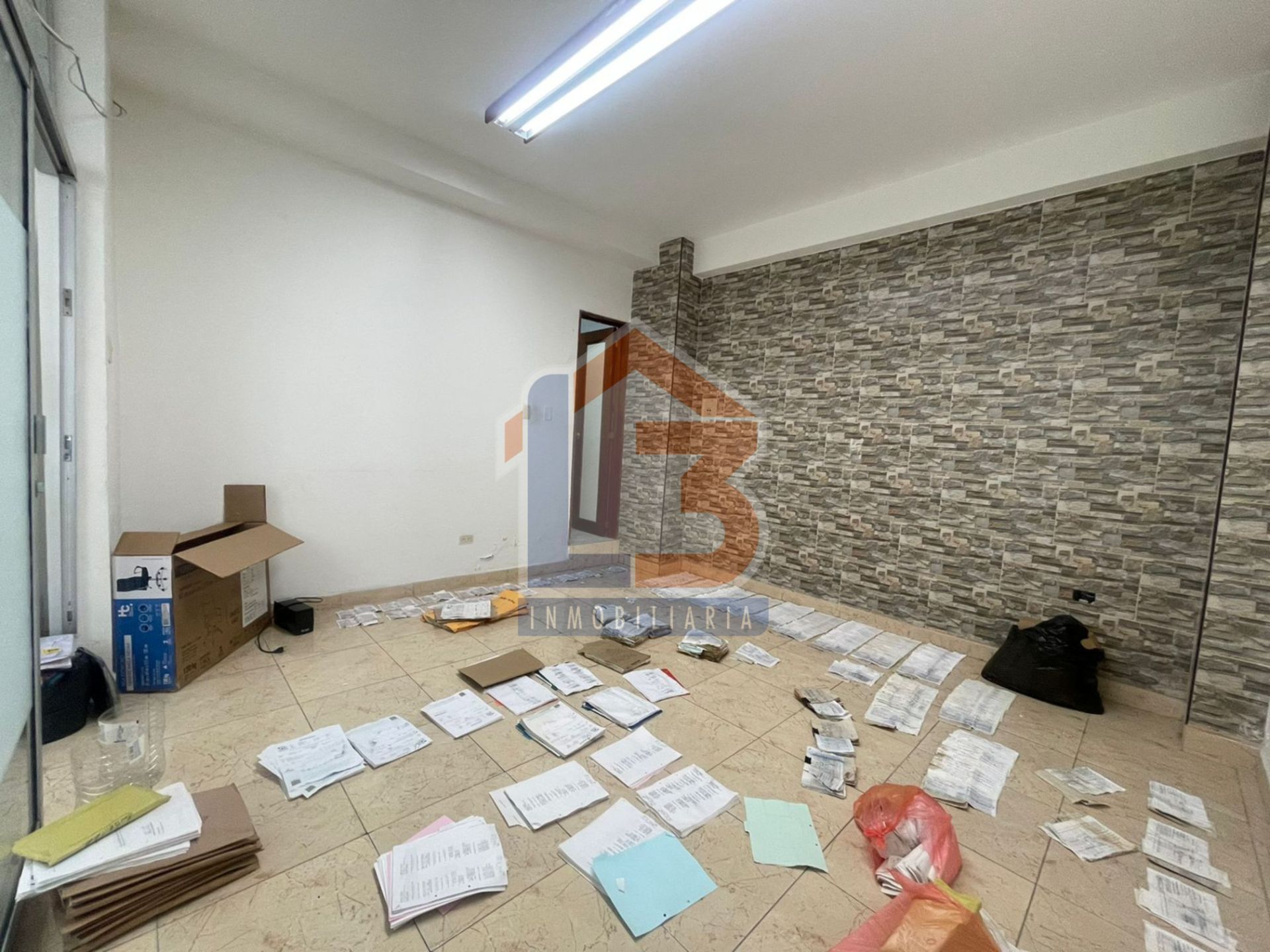 SE VENDEN OFICINAS EN EL CENTRO (16).jpg