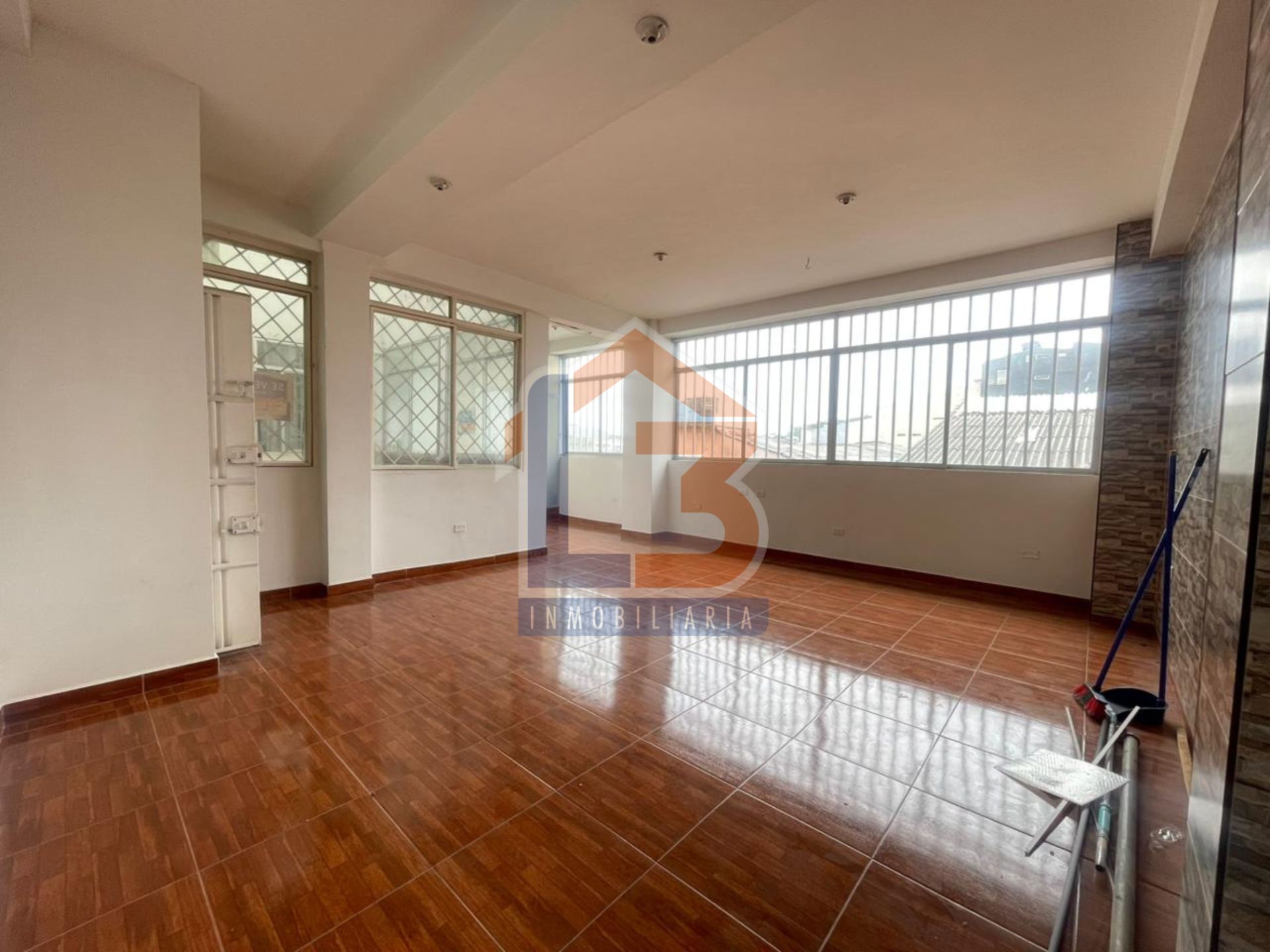 SE VENDEN OFICINAS EN EL CENTRO (24).jpg