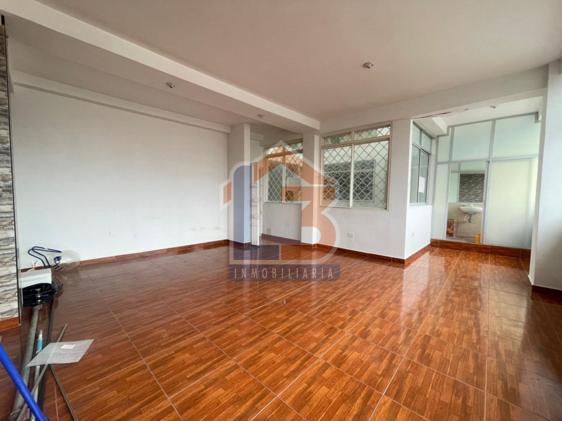 SE VENDEN OFICINAS EN EL CENTRO (26).jpg