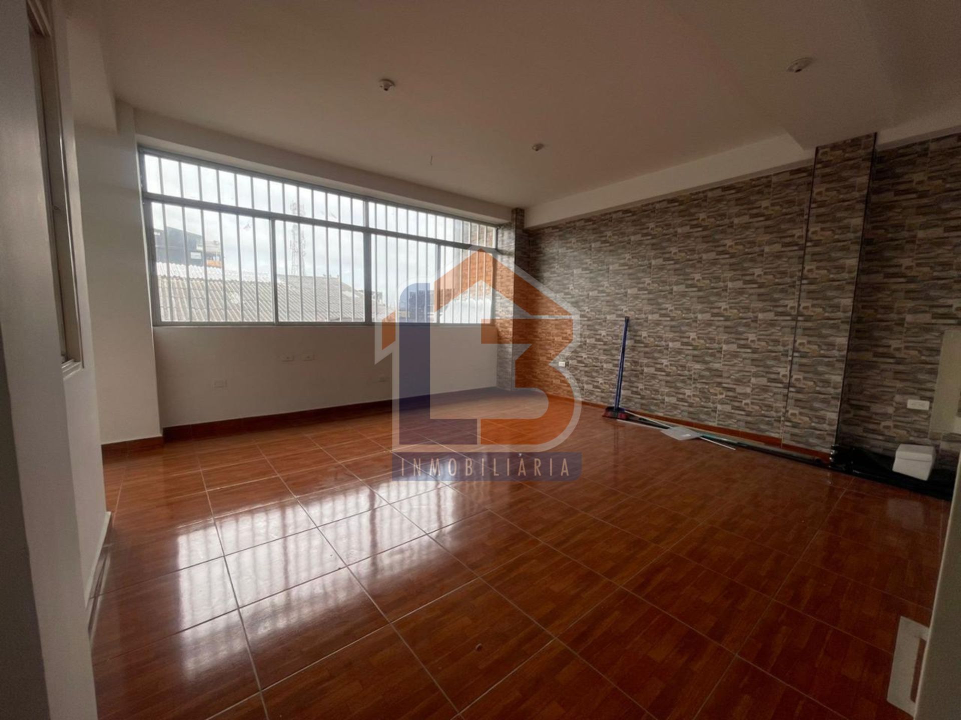 SE VENDEN OFICINAS EN EL CENTRO (27).jpg