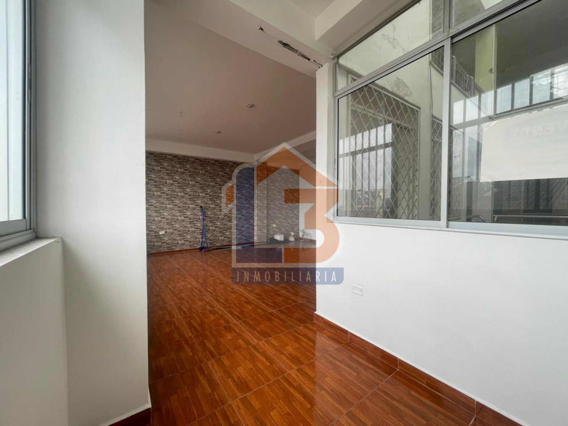 SE VENDEN OFICINAS EN EL CENTRO (28).jpg