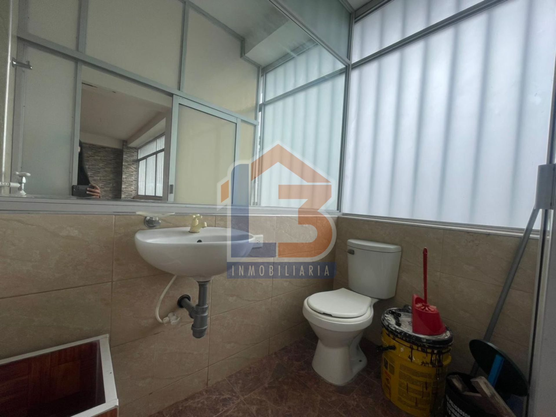 SE VENDEN OFICINAS EN EL CENTRO (30).jpg