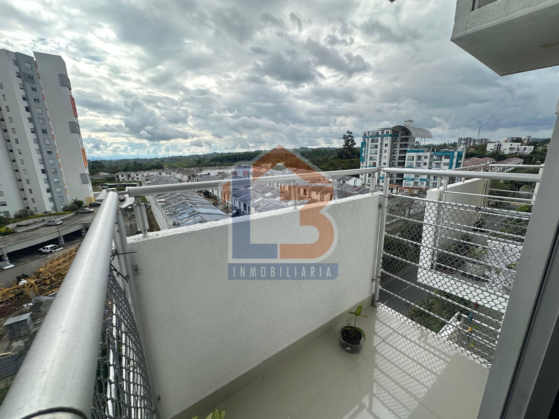 SE VENDE APTO EN LAURELES (2).jpg