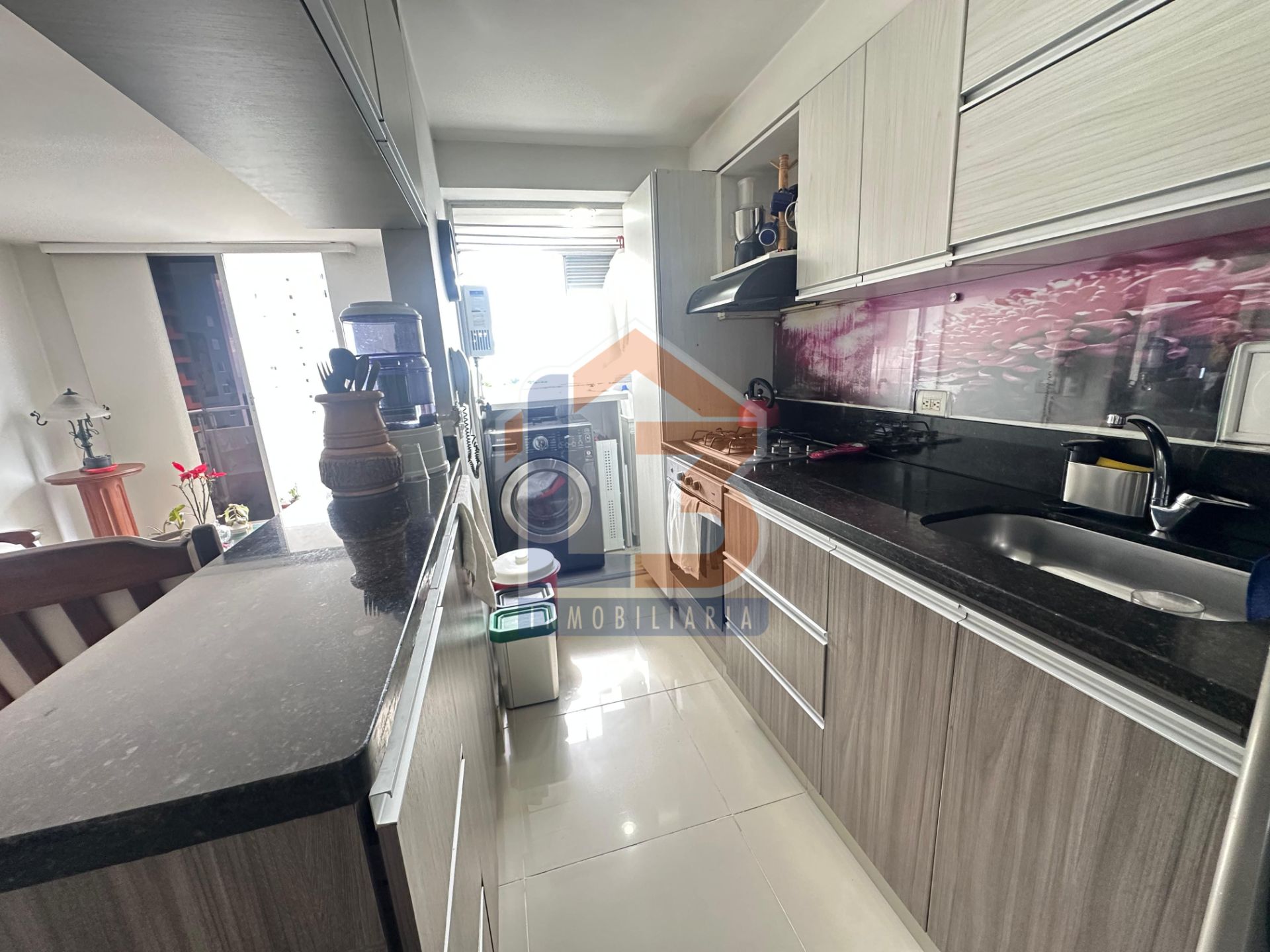 SE VENDE APTO EN LAURELES (10).jpg