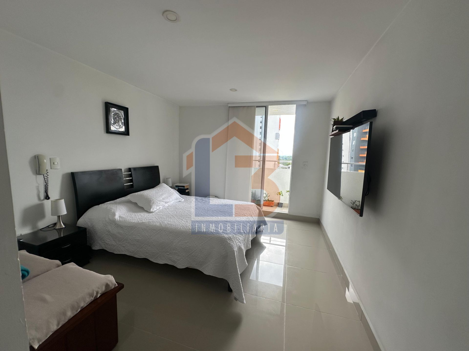 SE VENDE APTO EN LAURELES (12).jpg