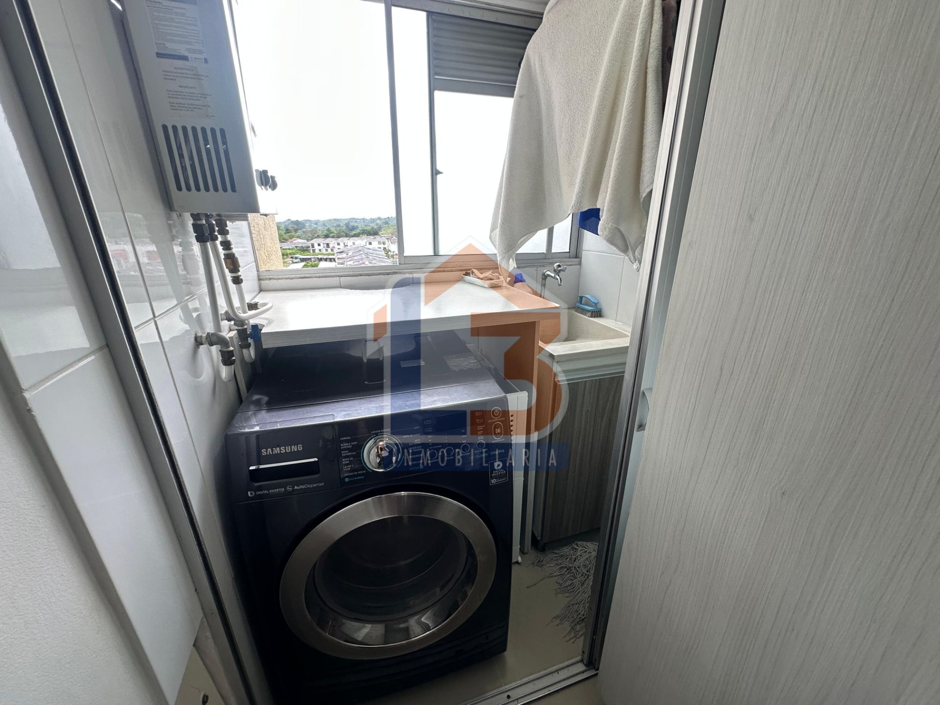 SE VENDE APTO EN LAURELES (11).jpg