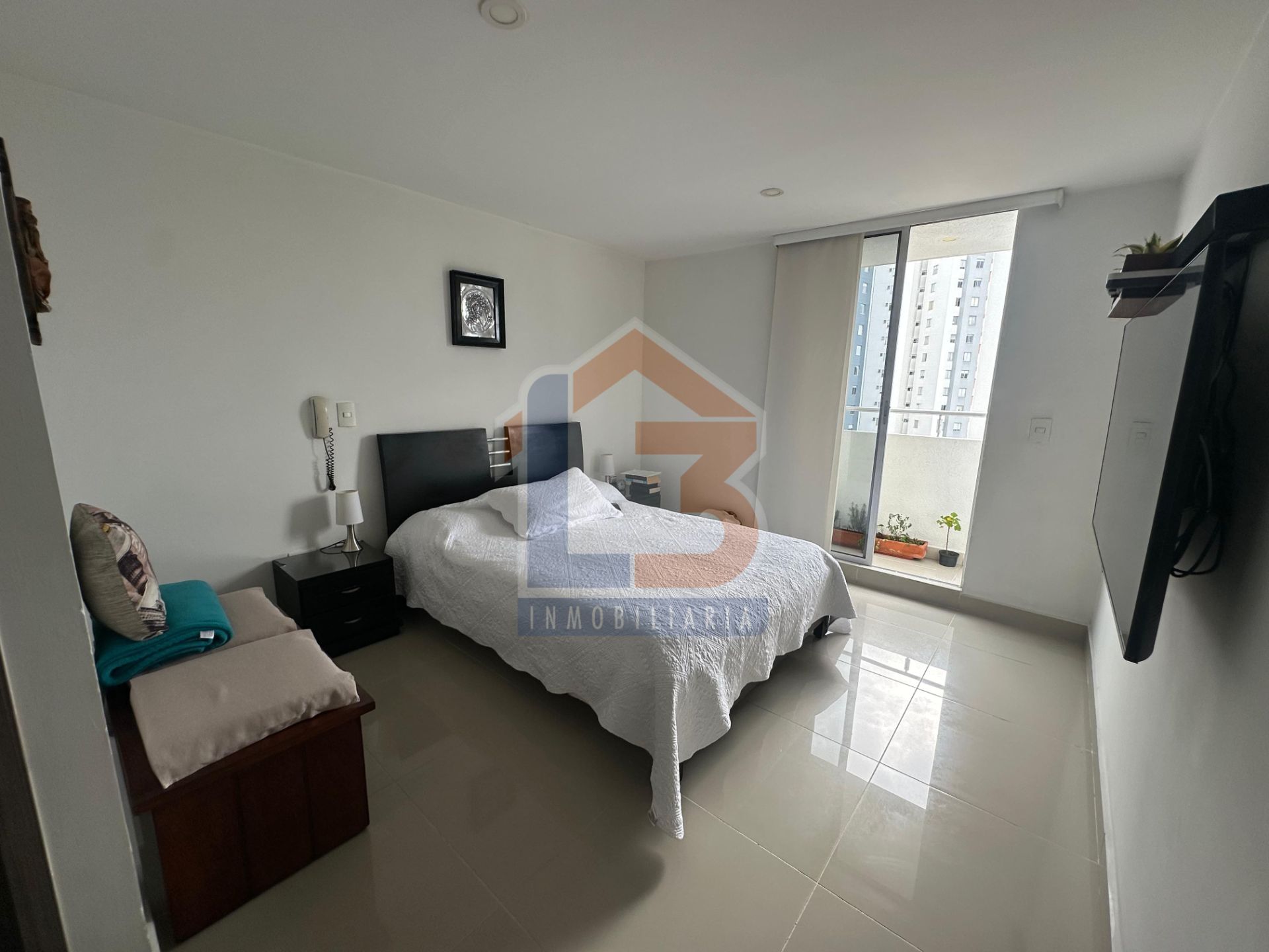 SE VENDE APTO EN LAURELES (14).jpg