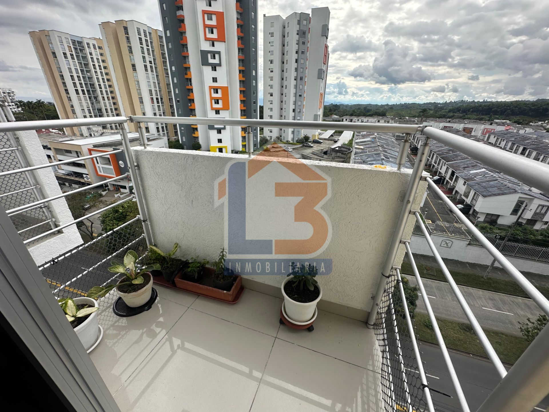 SE VENDE APTO EN LAURELES (13).jpg