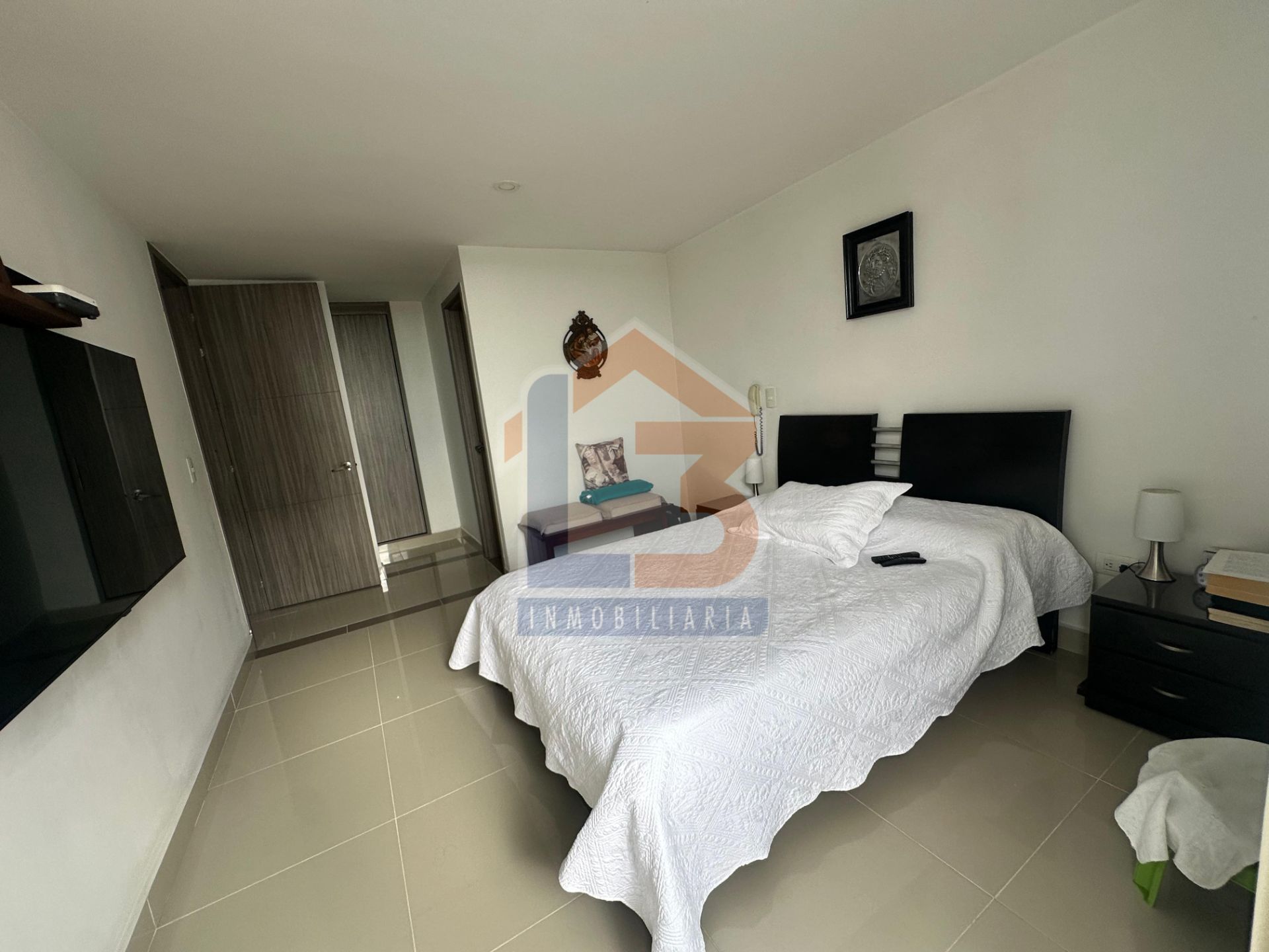SE VENDE APTO EN LAURELES (15).jpg