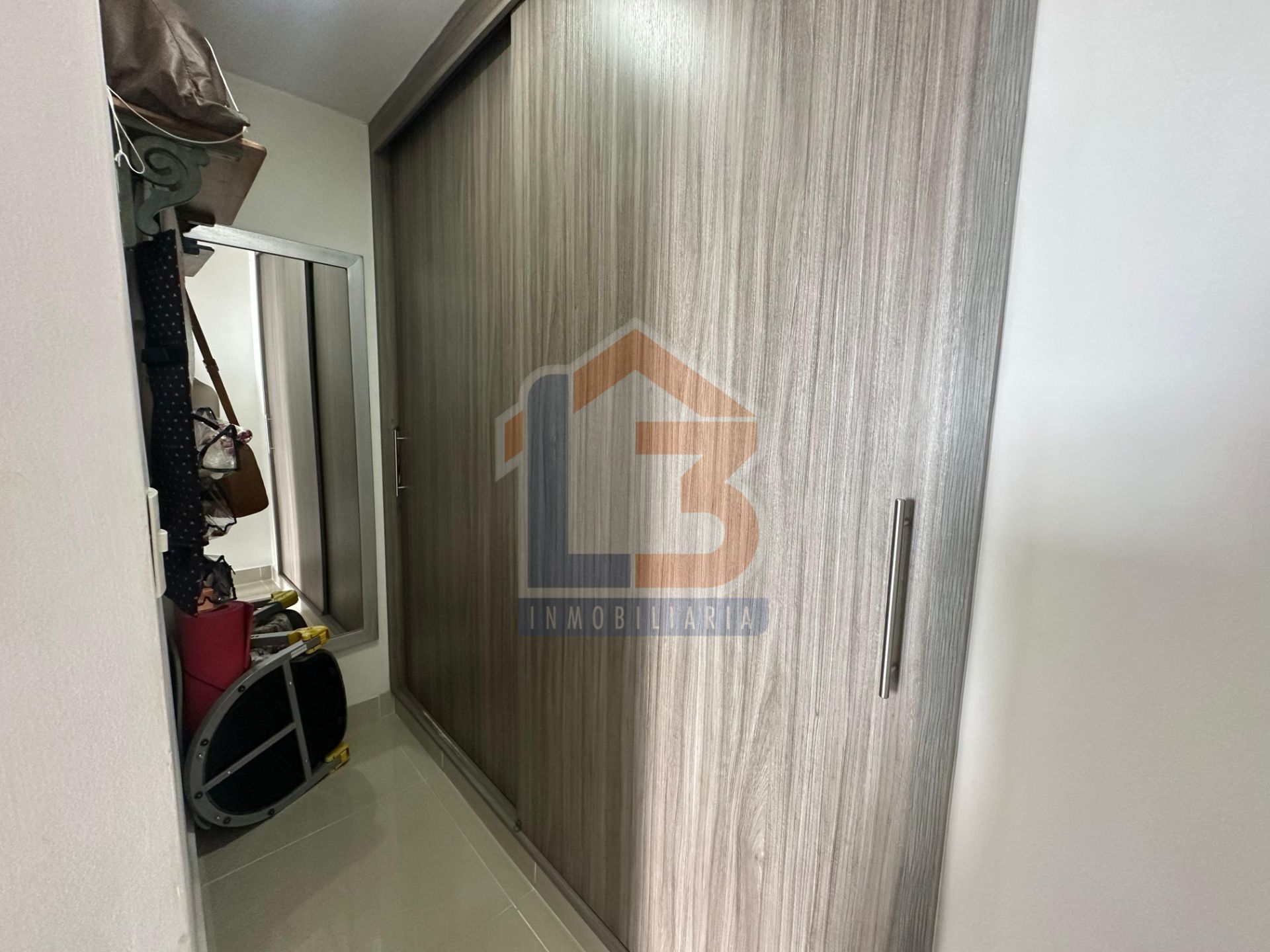 SE VENDE APTO EN LAURELES (16).jpg