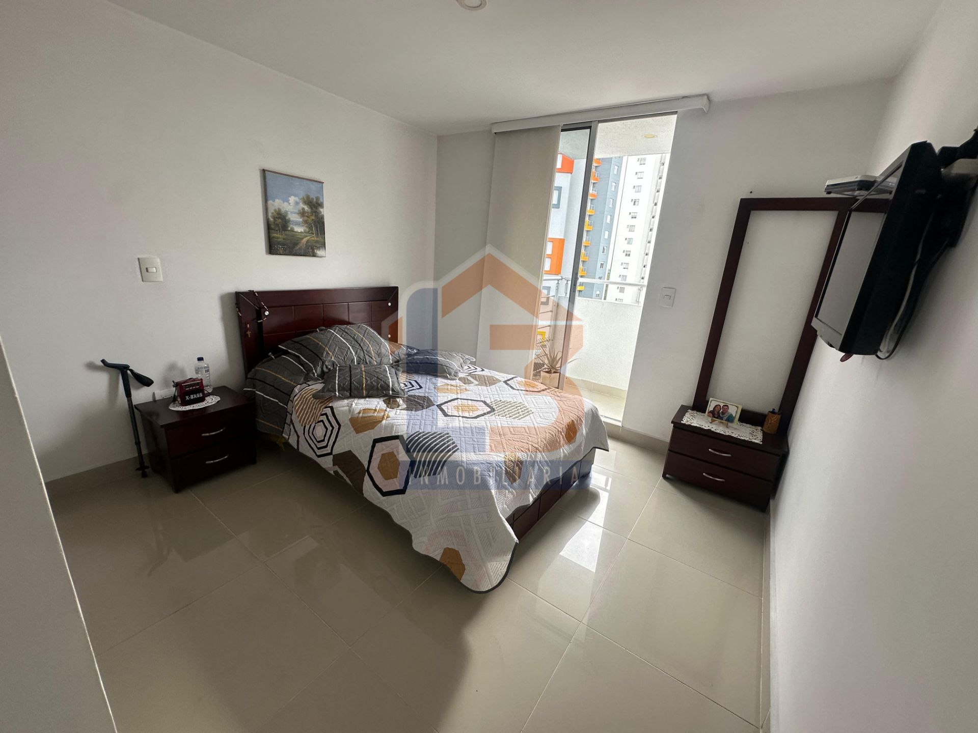 SE VENDE APTO EN LAURELES (18).jpg