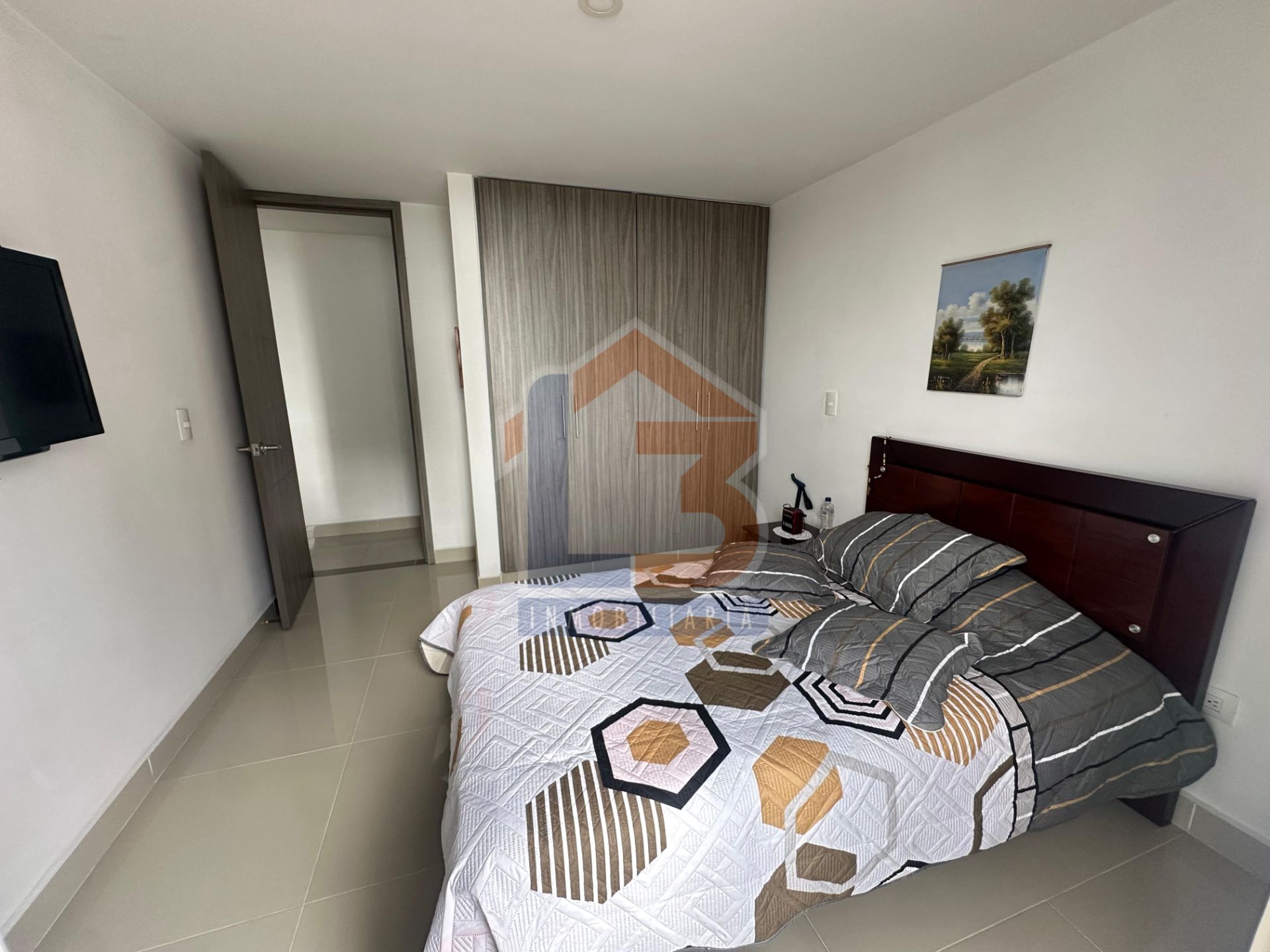 SE VENDE APTO EN LAURELES (19).jpg