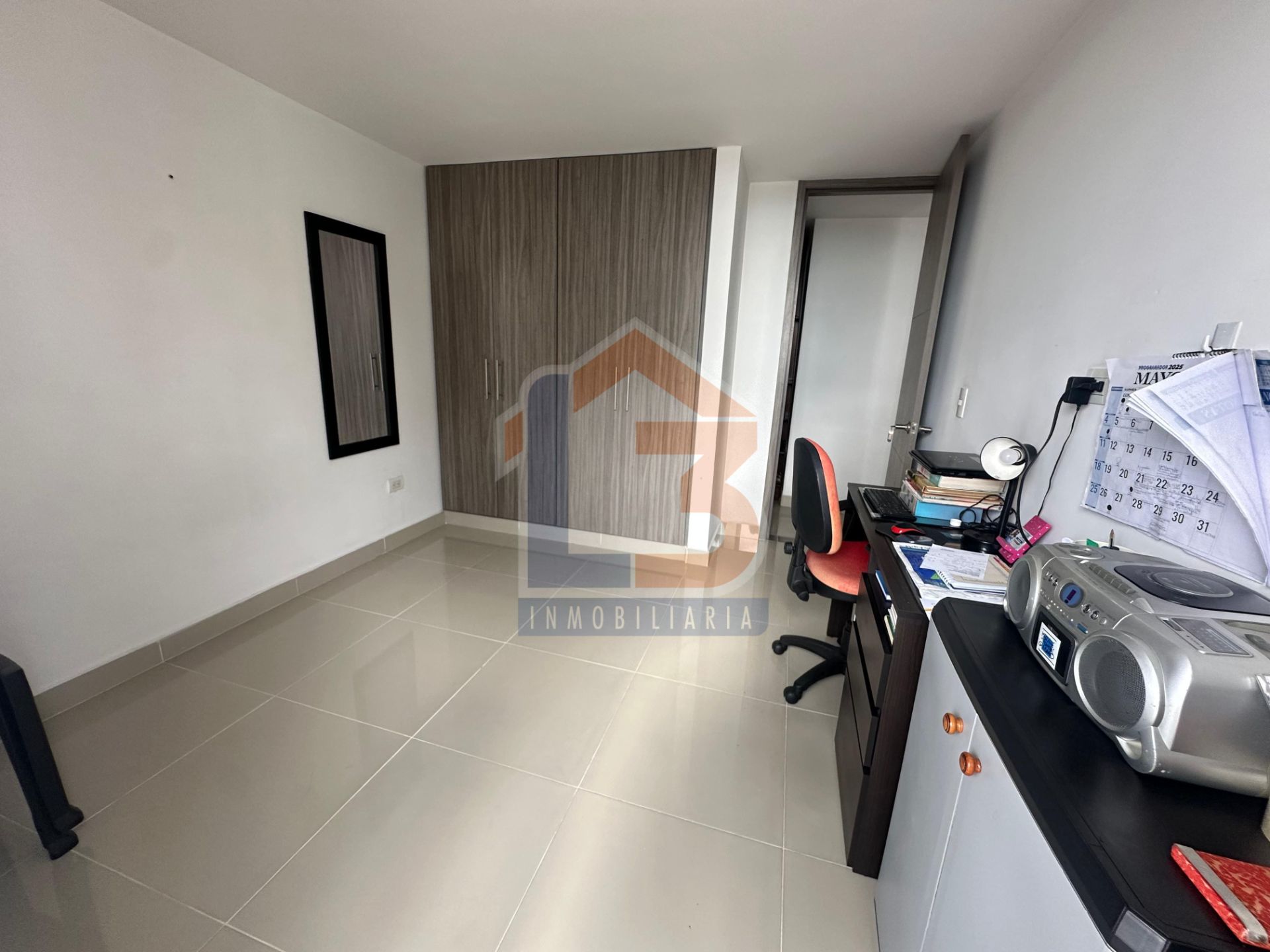 SE VENDE APTO EN LAURELES (21).jpg