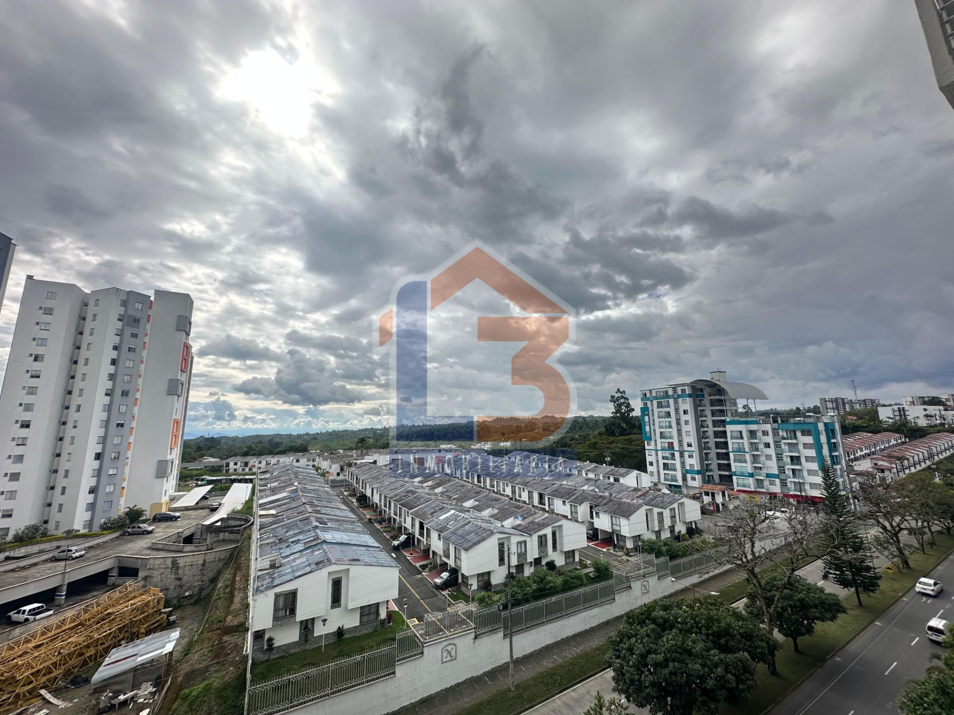 SE VENDE APTO EN LAURELES (24).jpg
