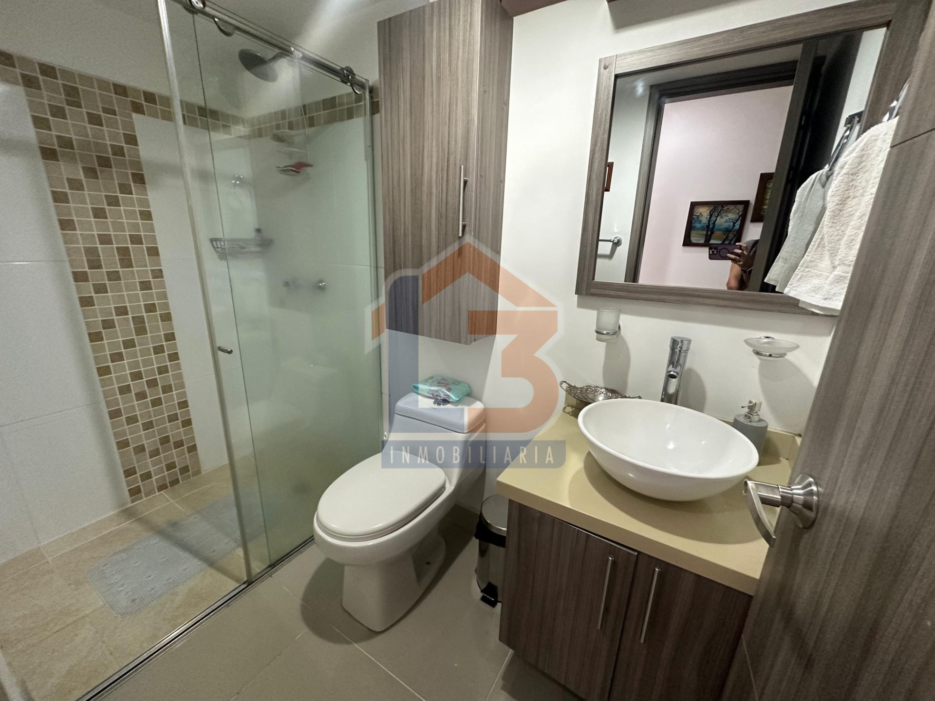 SE VENDE APTO EN LAURELES (23).jpg