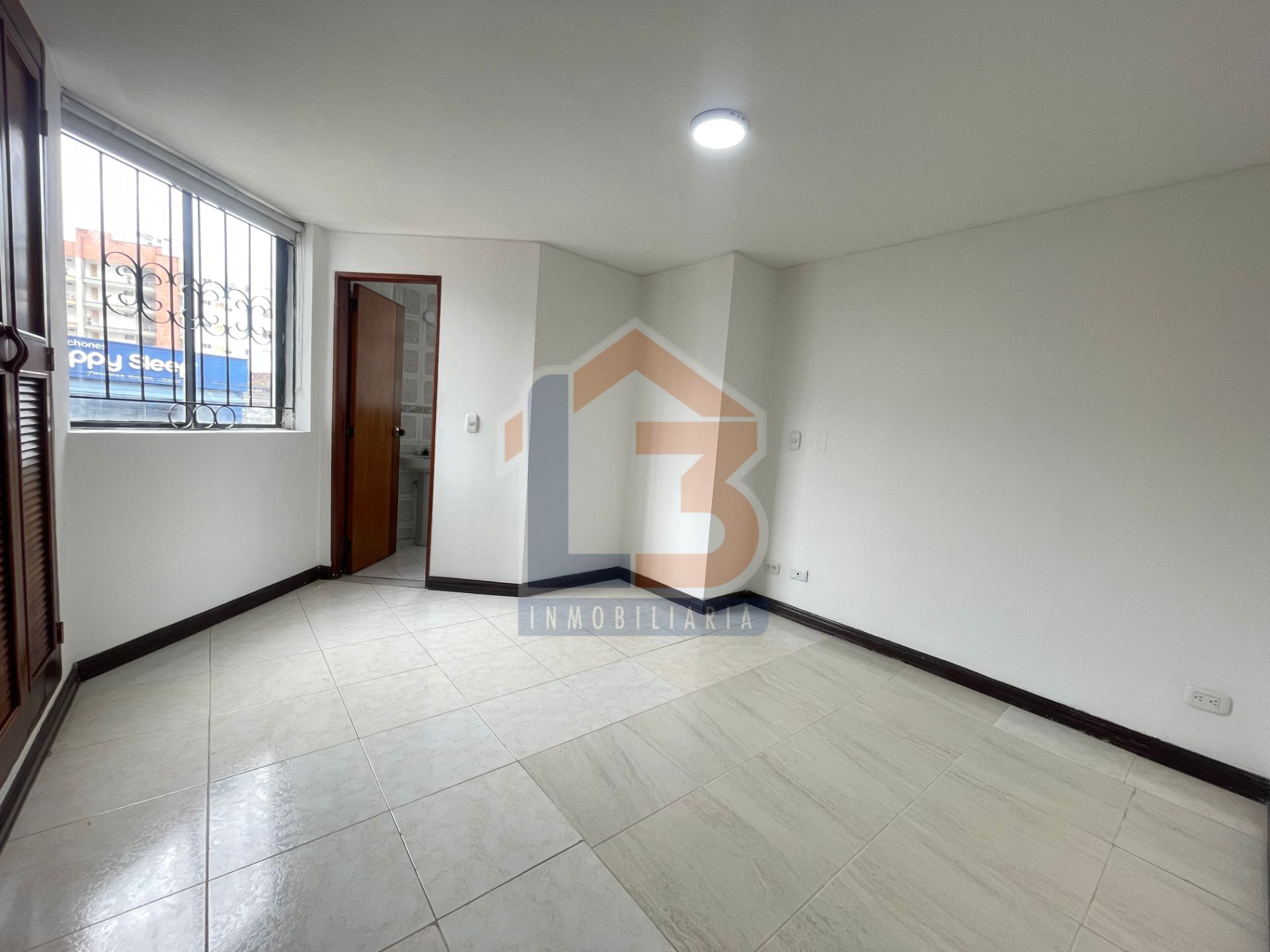 SE VENDE APARTEMENTO FUNDADORES 4..jpg