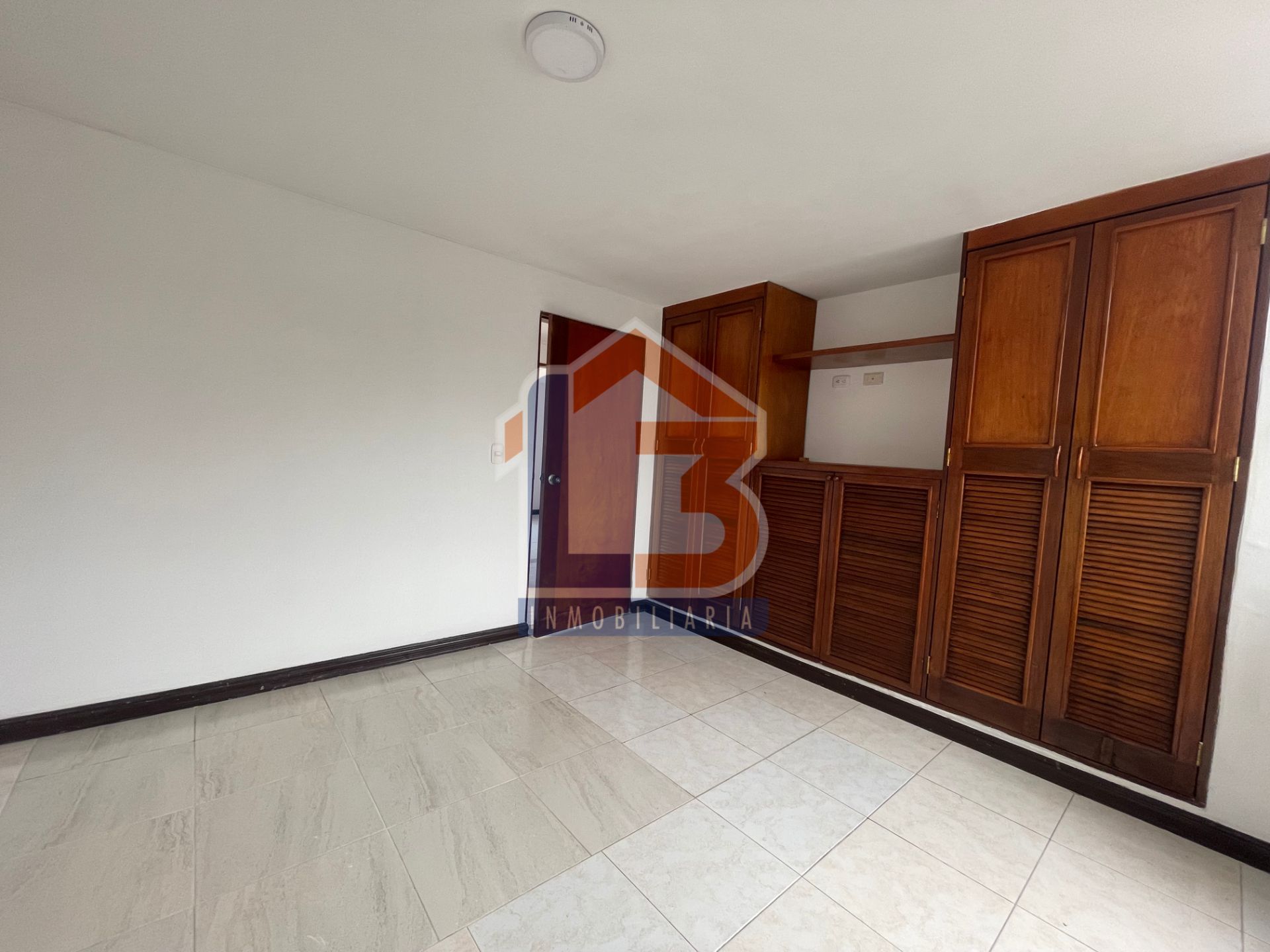 SE VENDE APARTEMENTO FUNDADORES 5..jpg