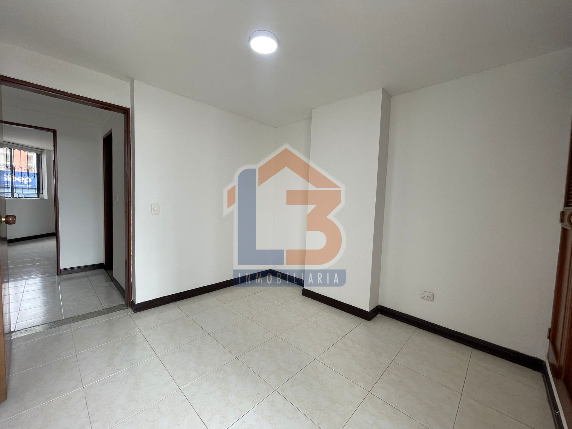 SE VENDE APARTEMENTO FUNDADORES 9..jpg