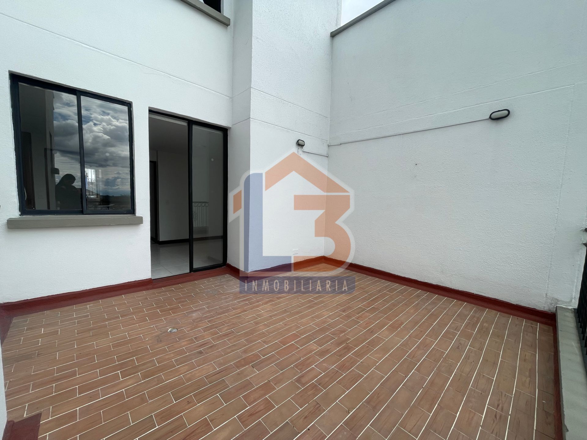 SE VENDE APARTEMENTO FUNDADORES 11..jpg