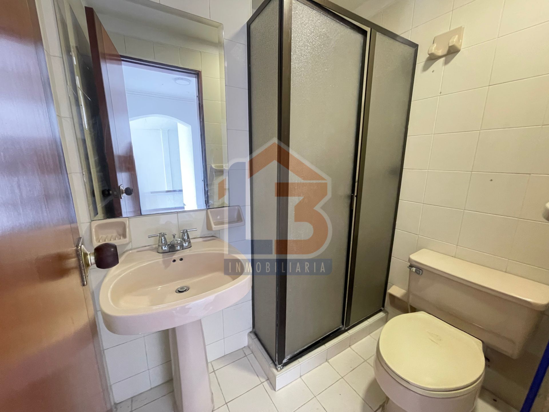 SE VENDE APARTEMENTO FUNDADORES 20..jpg