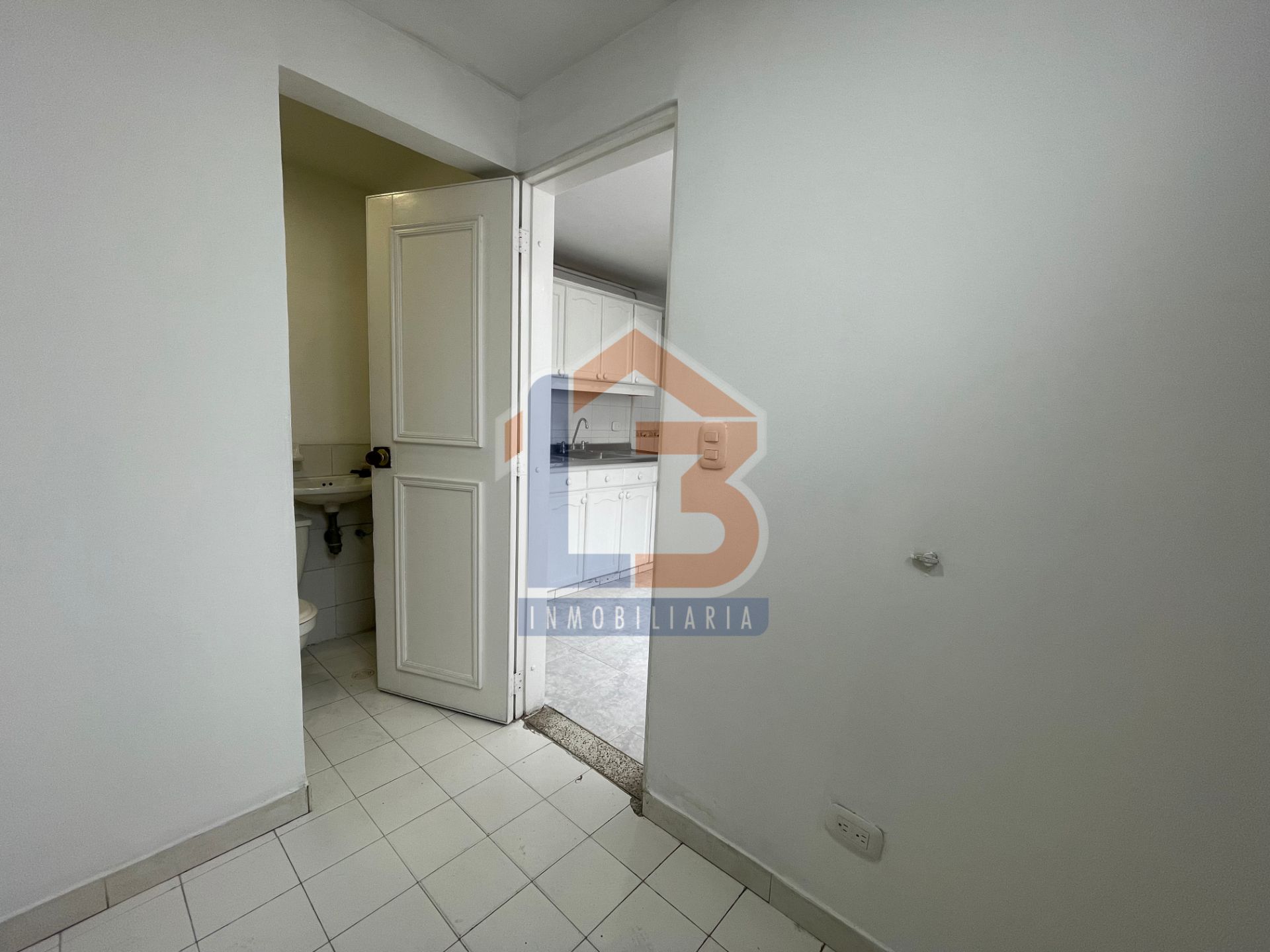 SE VENDE APARTEMENTO FUNDADORES 25..jpg