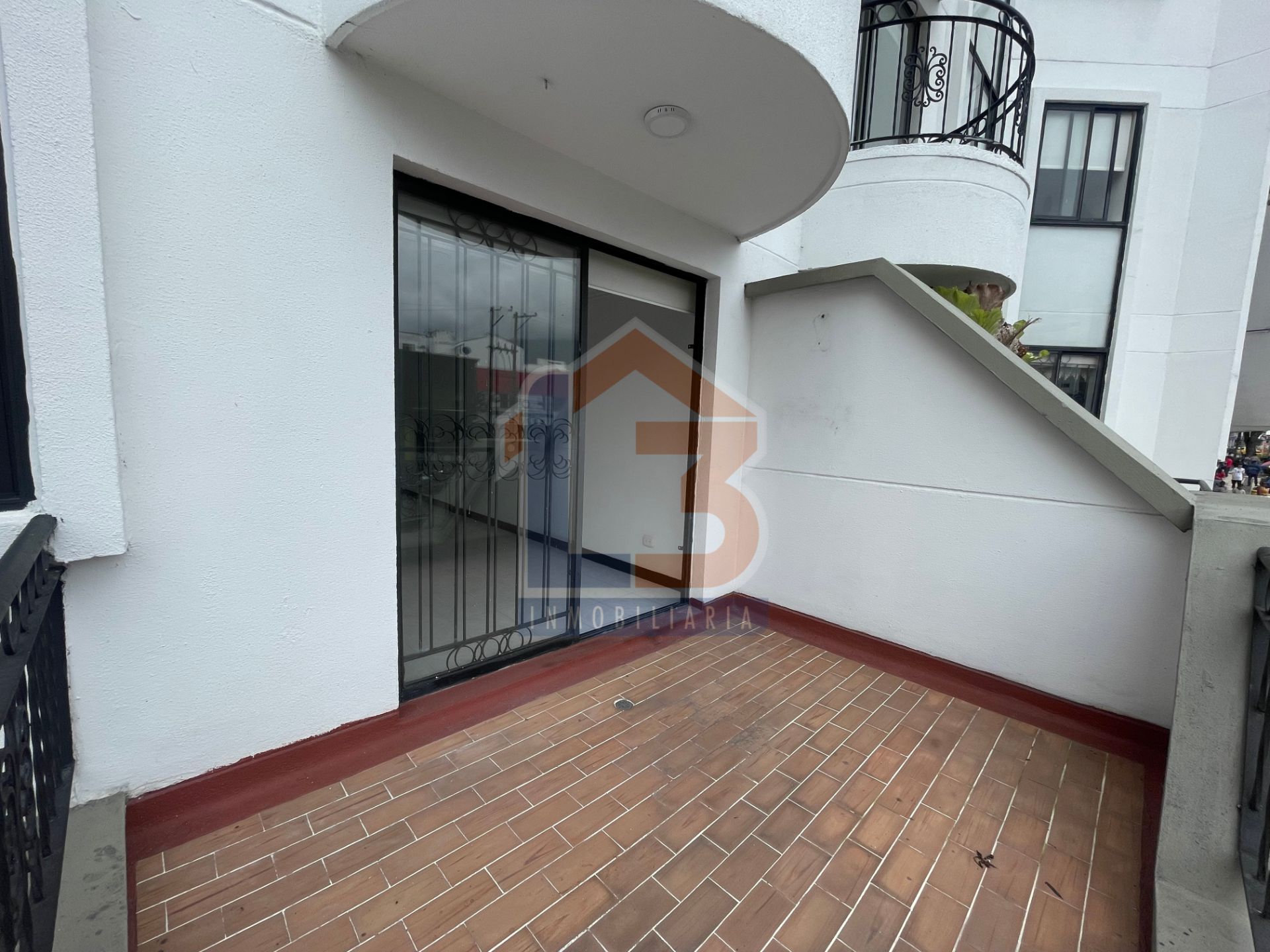 SE VENDE APARTEMENTO FUNDADORES 28..jpg