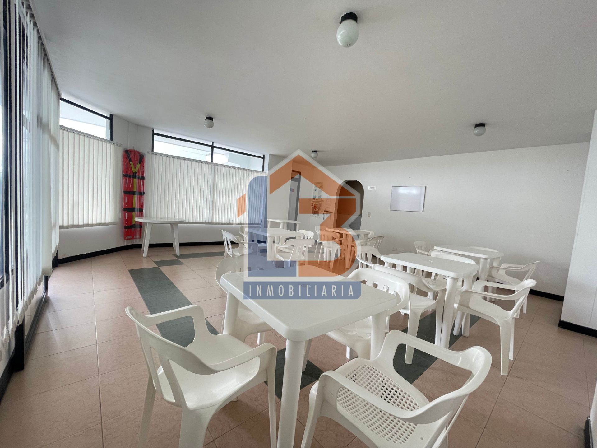 SE VENDE APARTEMENTO FUNDADORES 38..jpg