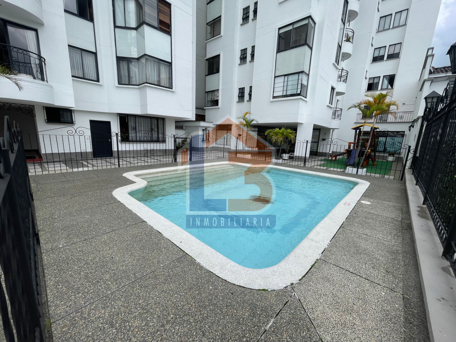 SE VENDE APARTEMENTO FUNDADORES 30..jpg