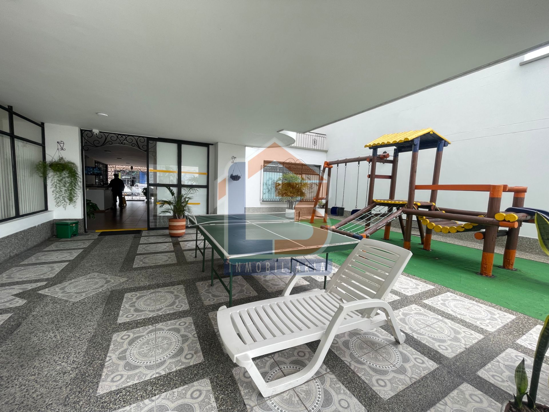 SE VENDE APARTEMENTO FUNDADORES 32..jpg