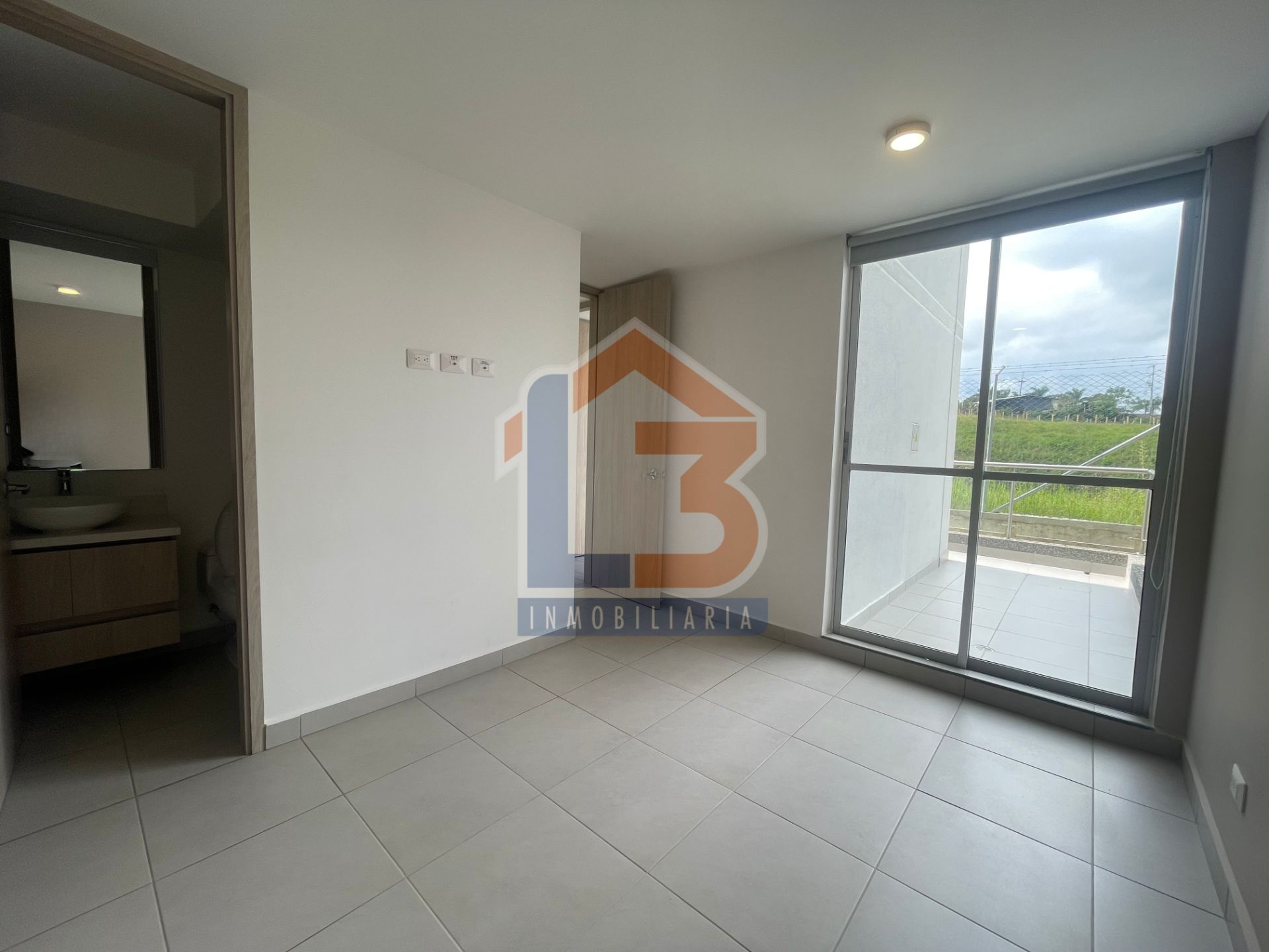 SE VENDE APARTAMENTO AVENIDA CENTENARIO 5..jpg