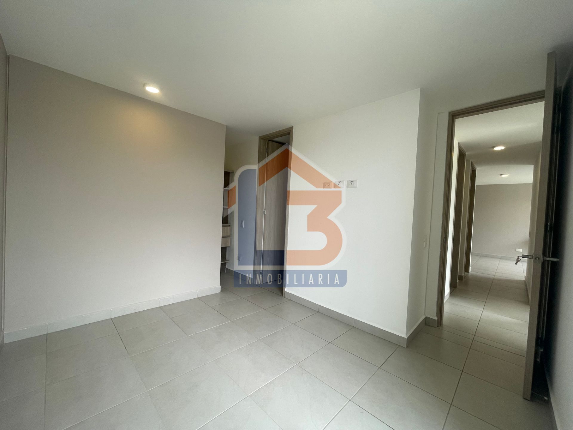 SE VENDE APARTAMENTO AVENIDA CENTENARIO 6..jpg