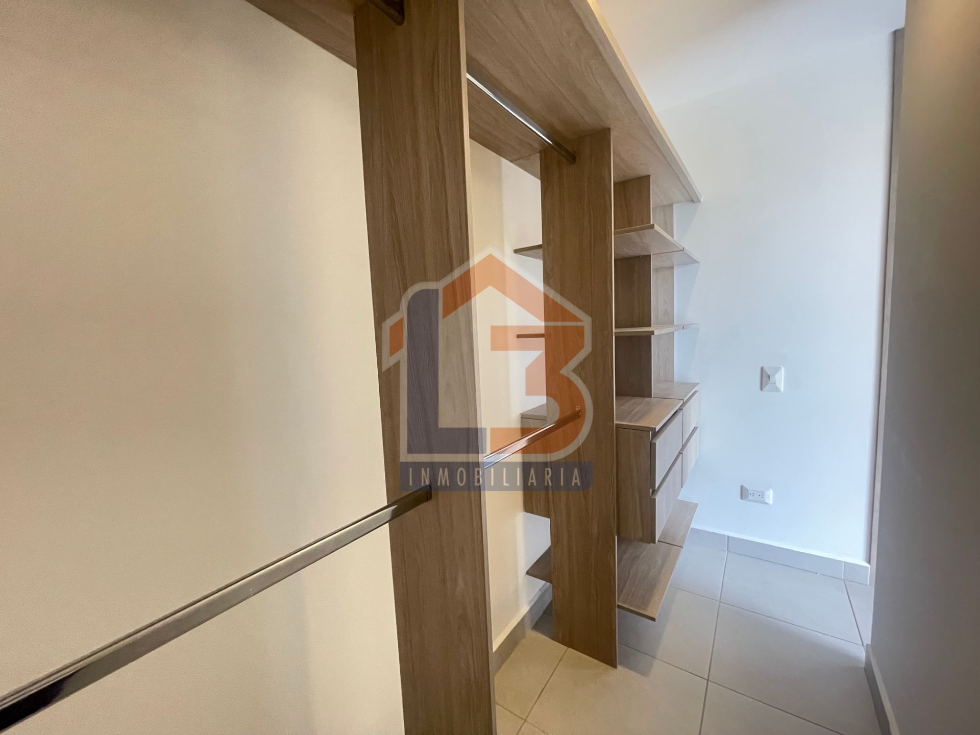 SE VENDE APARTAMENTO AVENIDA CENTENARIO 9..jpg