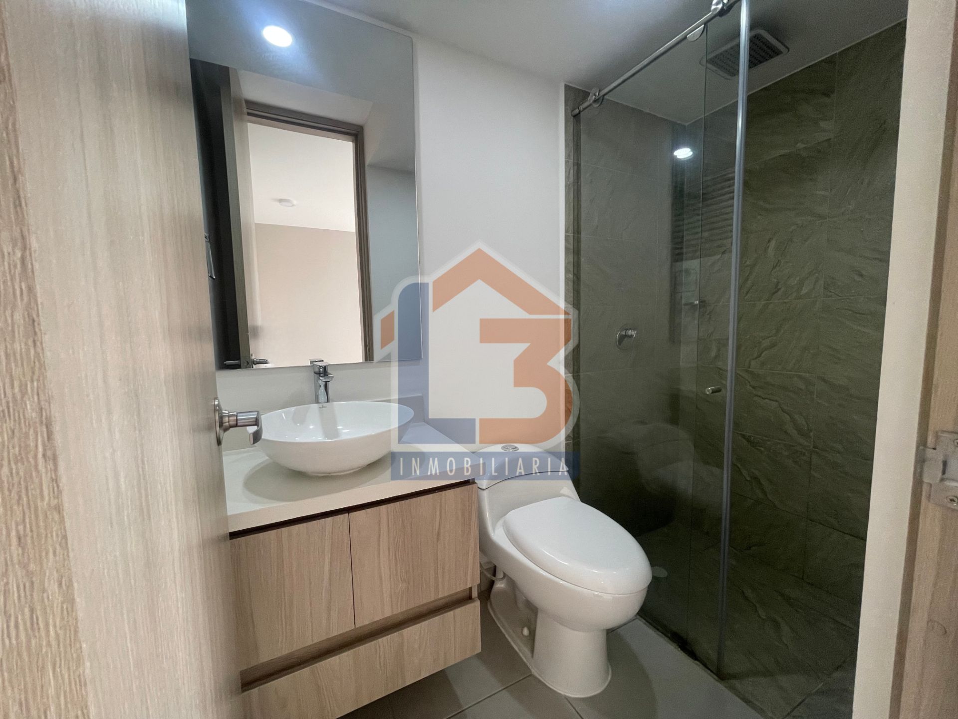 SE VENDE APARTAMENTO AVENIDA CENTENARIO 10..jpg