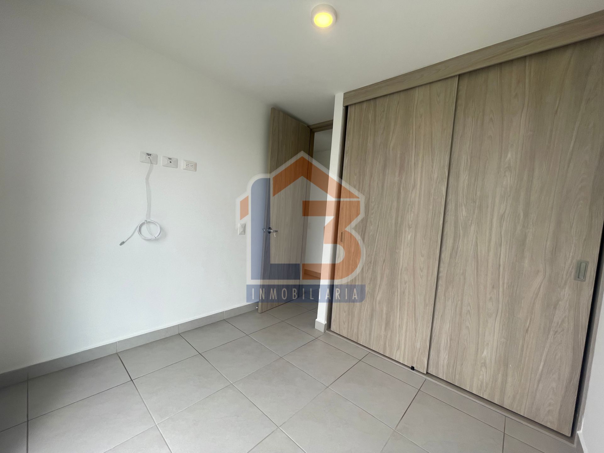 SE VENDE APARTAMENTO AVENIDA CENTENARIO 15..jpg