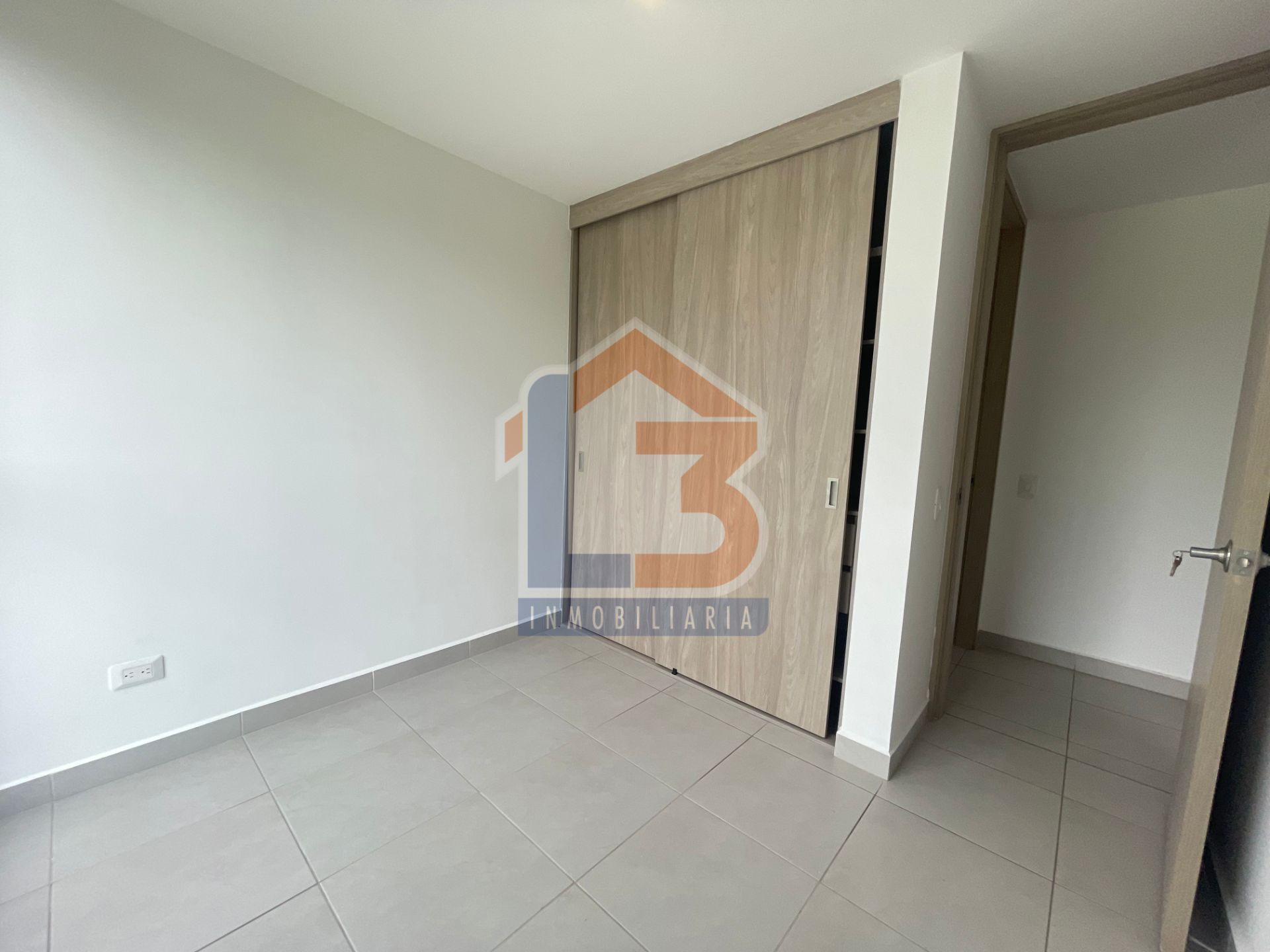 SE VENDE APARTAMENTO AVENIDA CENTENARIO 12..jpg