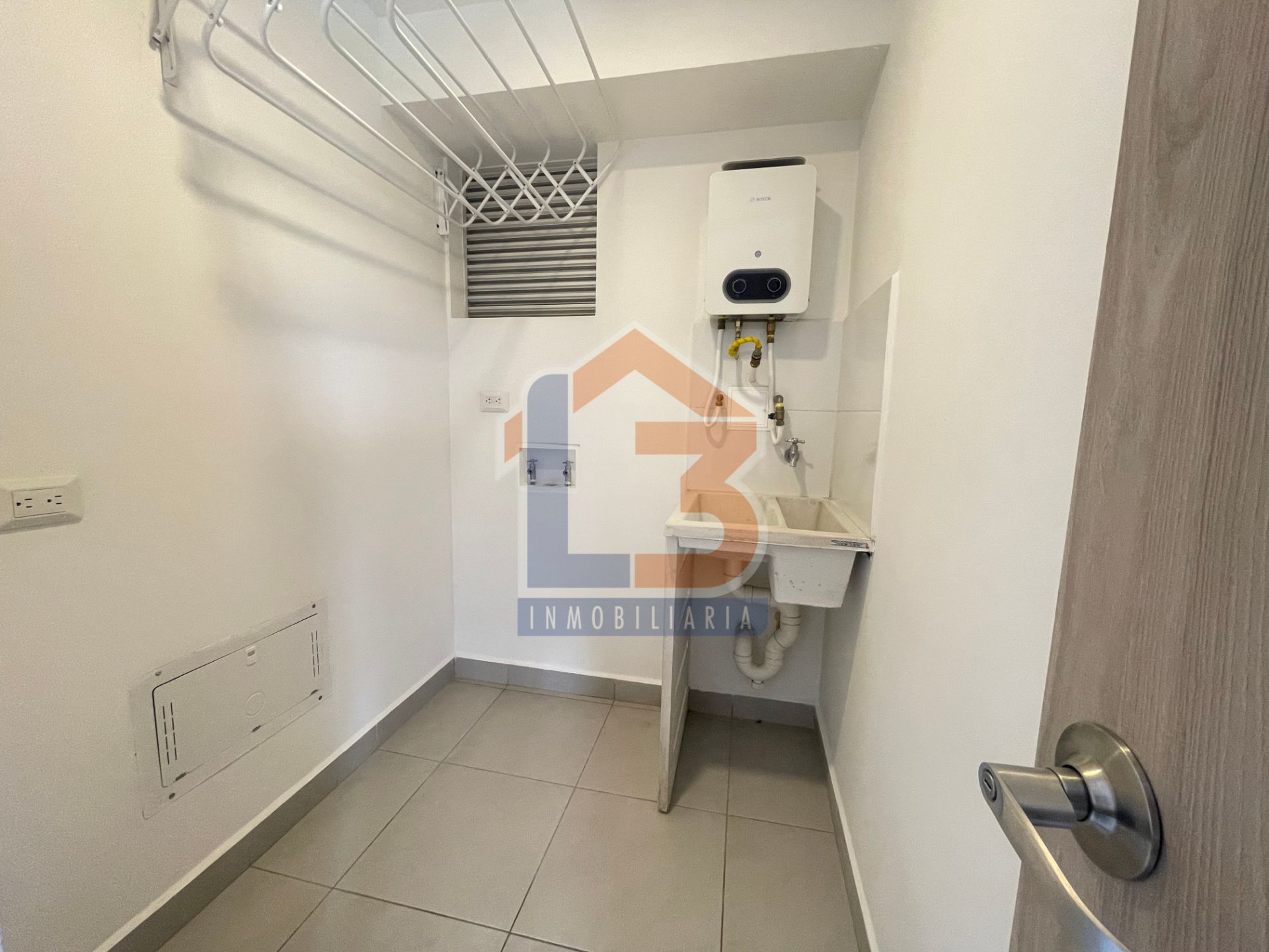 SE VENDE APARTAMENTO AVENIDA CENTENARIO 23..jpg
