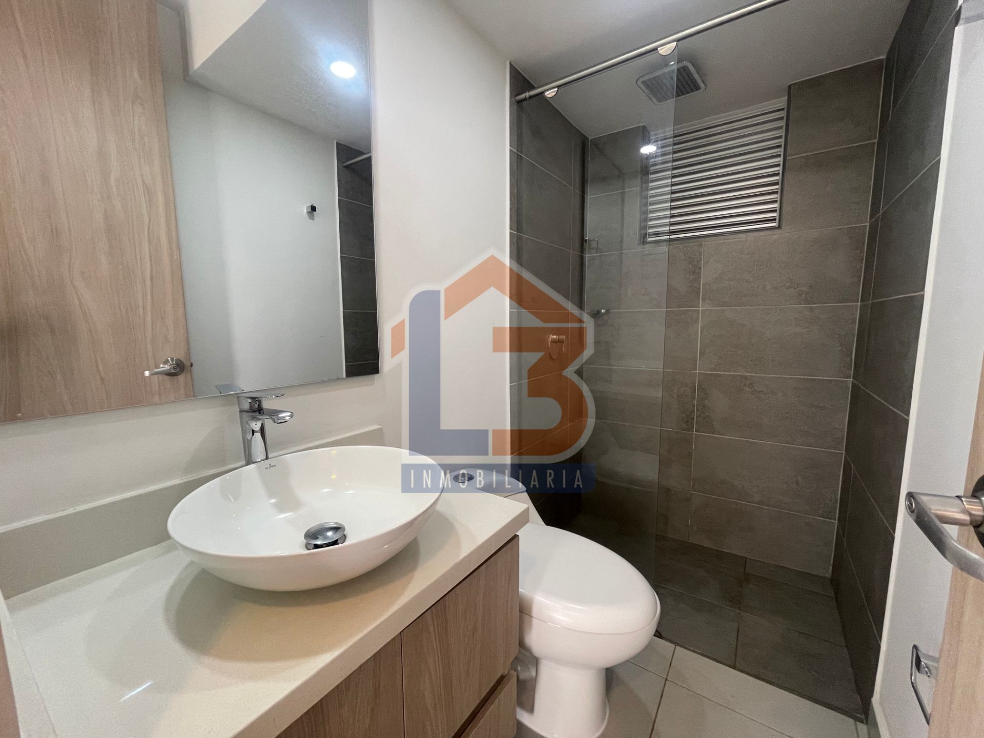 SE VENDE APARTAMENTO AVENIDA CENTENARIO 22..jpg