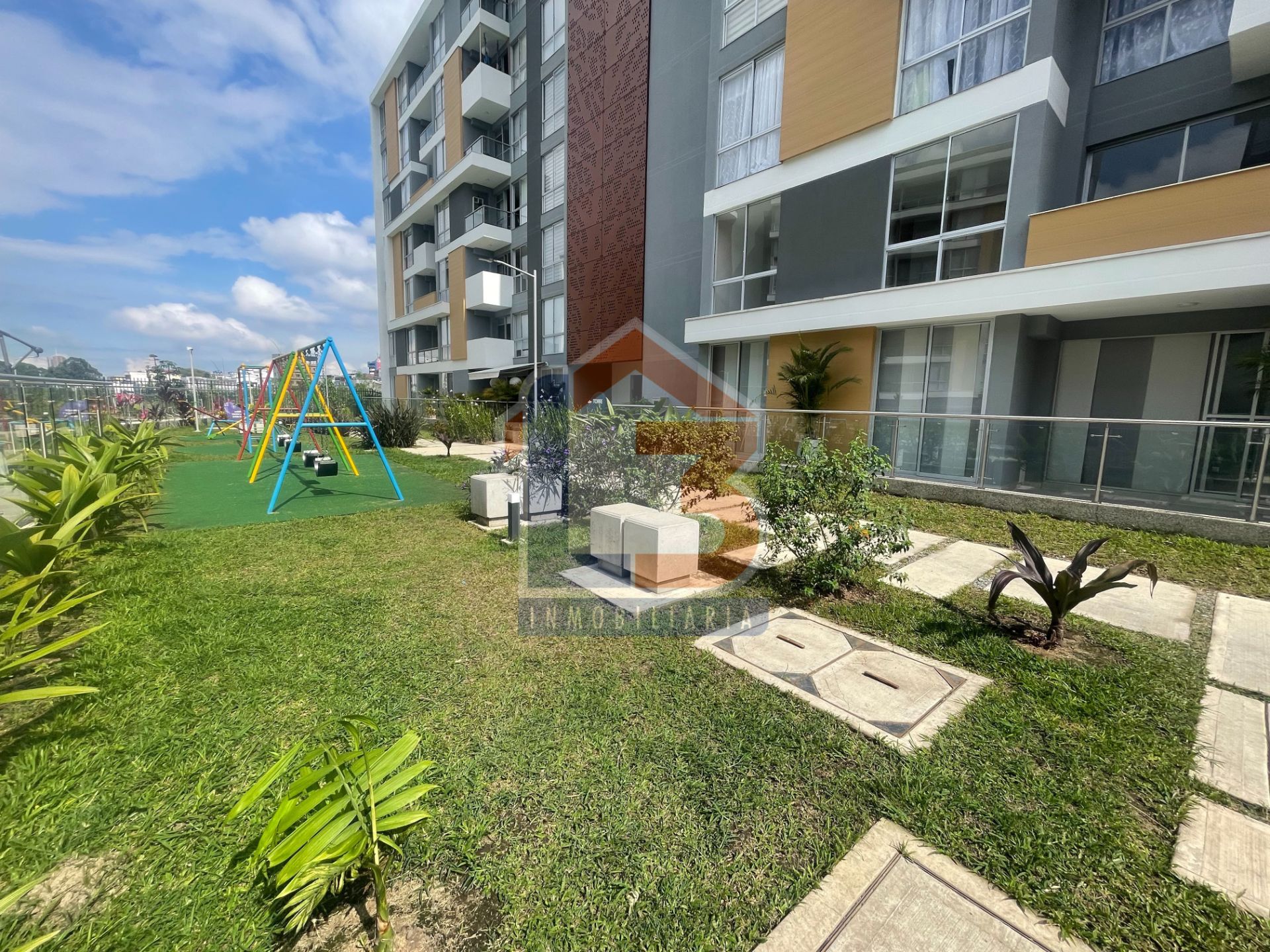 SE VENDE APARTAMENTO AVENIDA CENTENARIO 32..jpg
