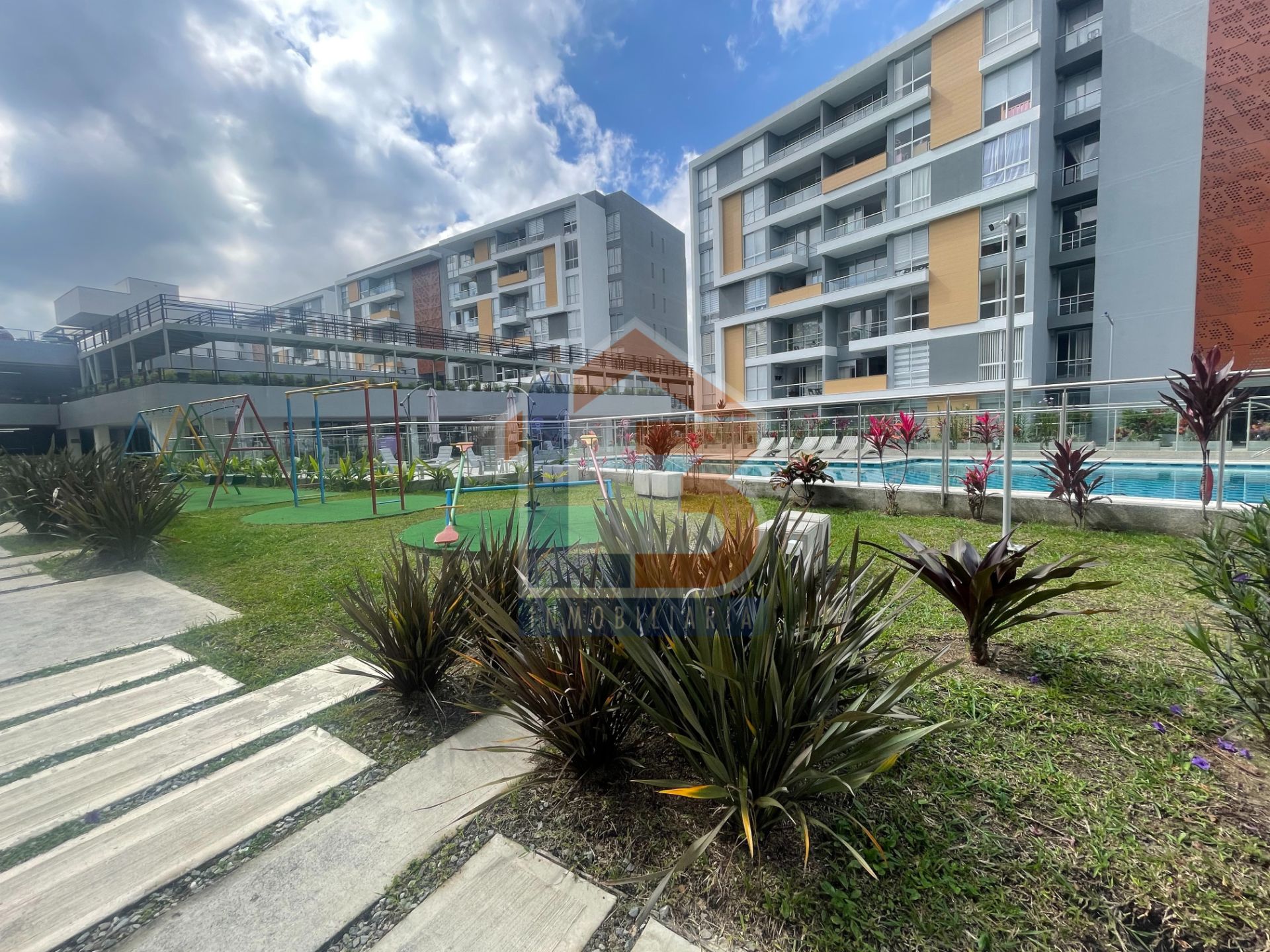 SE VENDE APARTAMENTO AVENIDA CENTENARIO 31..jpg