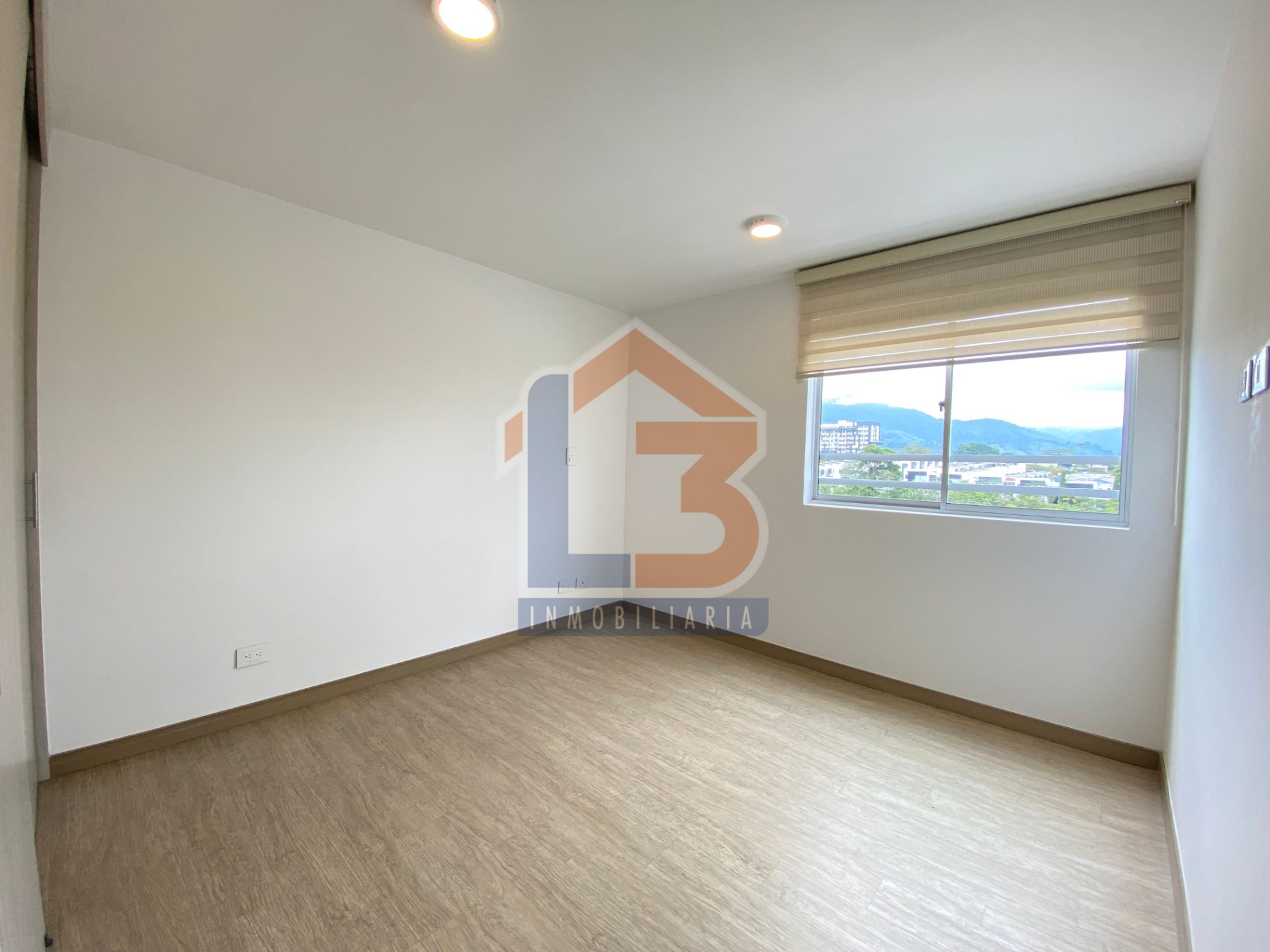 SE VENDE APTO AV 19 (5).jpg