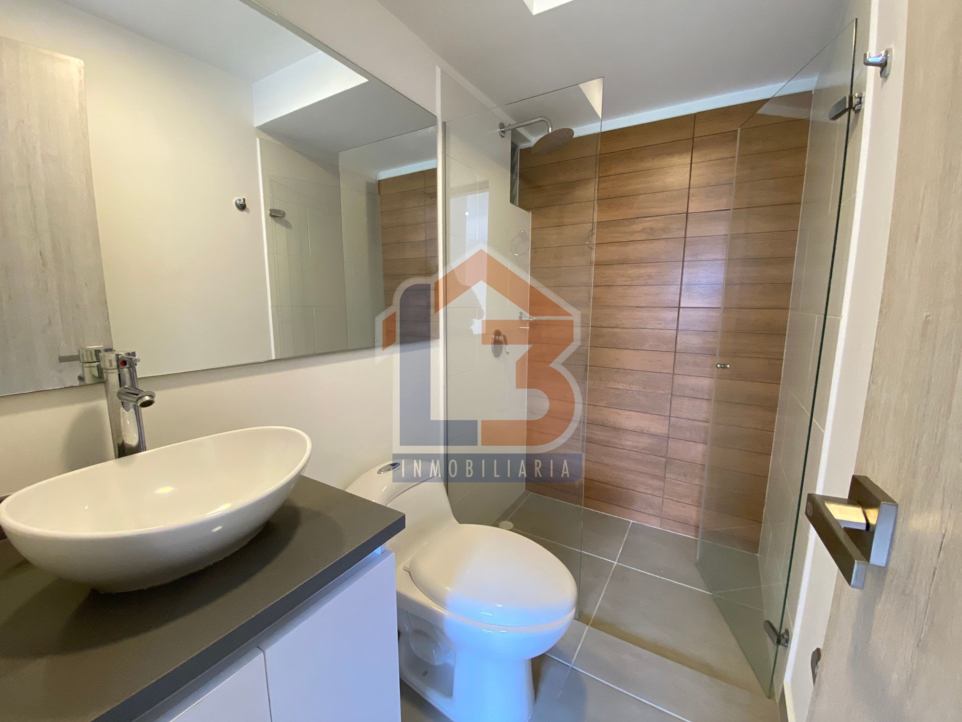 SE VENDE APTO AV 19 (9).jpg