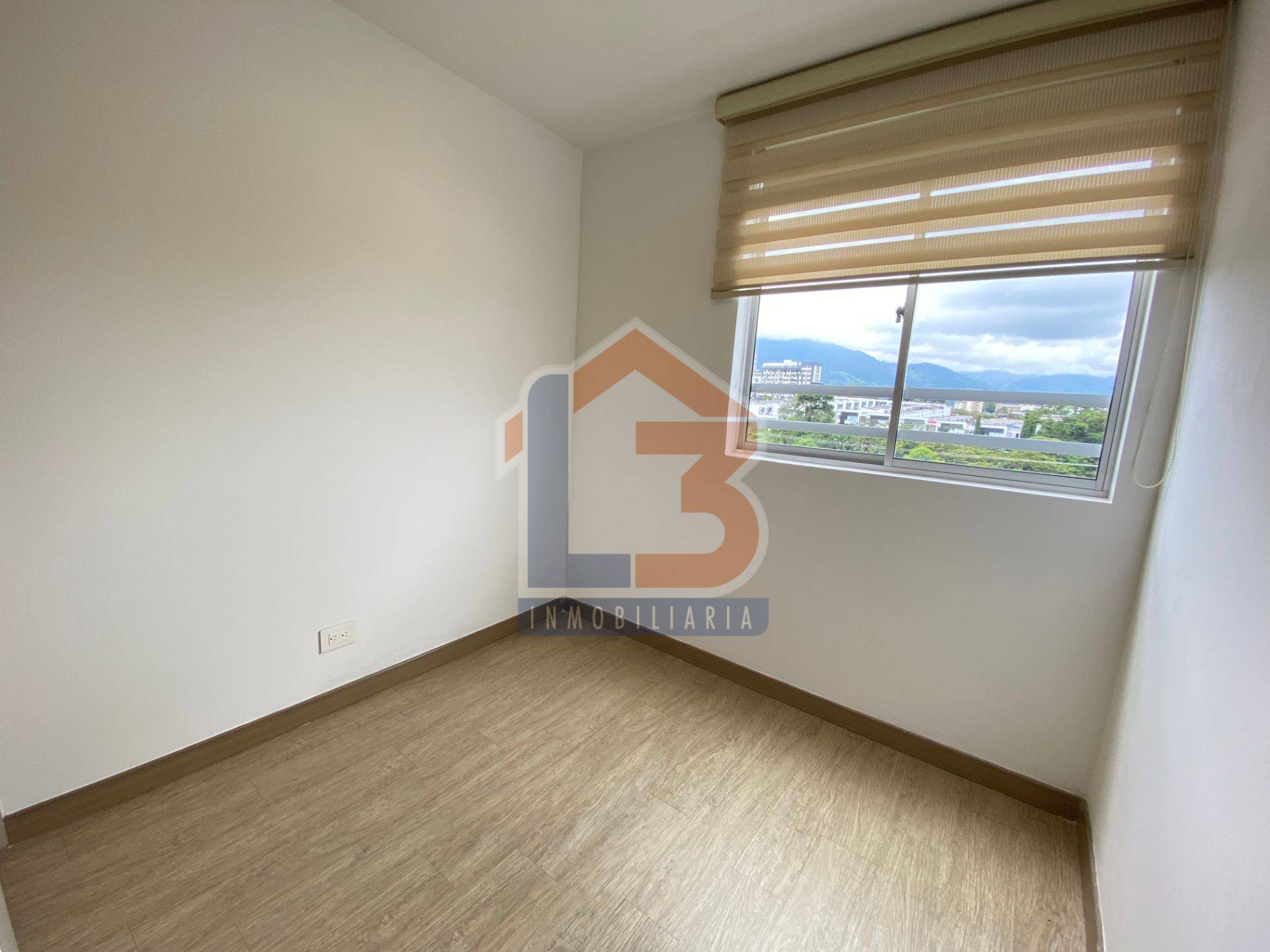 SE VENDE APTO AV 19 (10).jpg