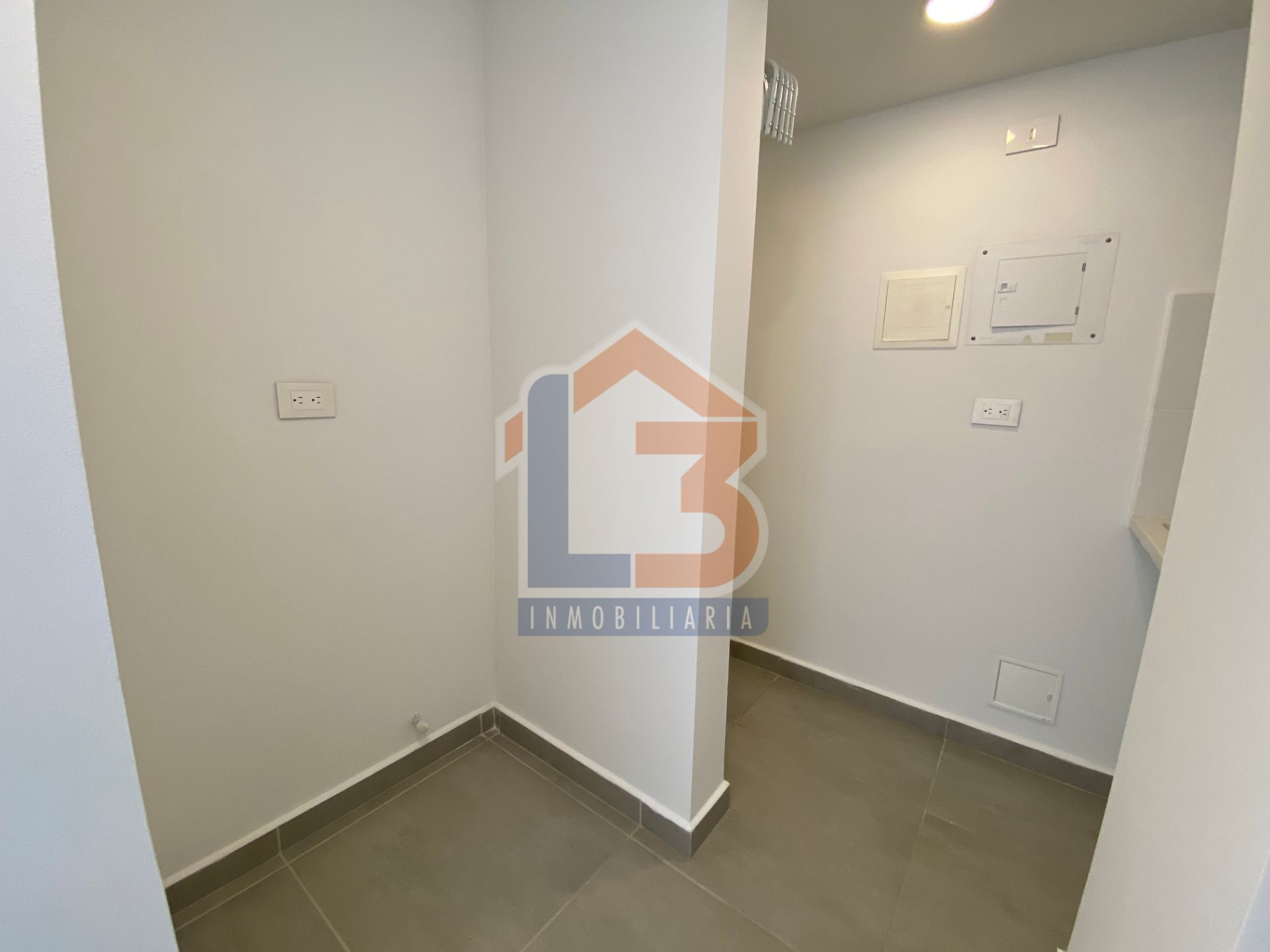 SE VENDE APTO AV 19 (18).jpg