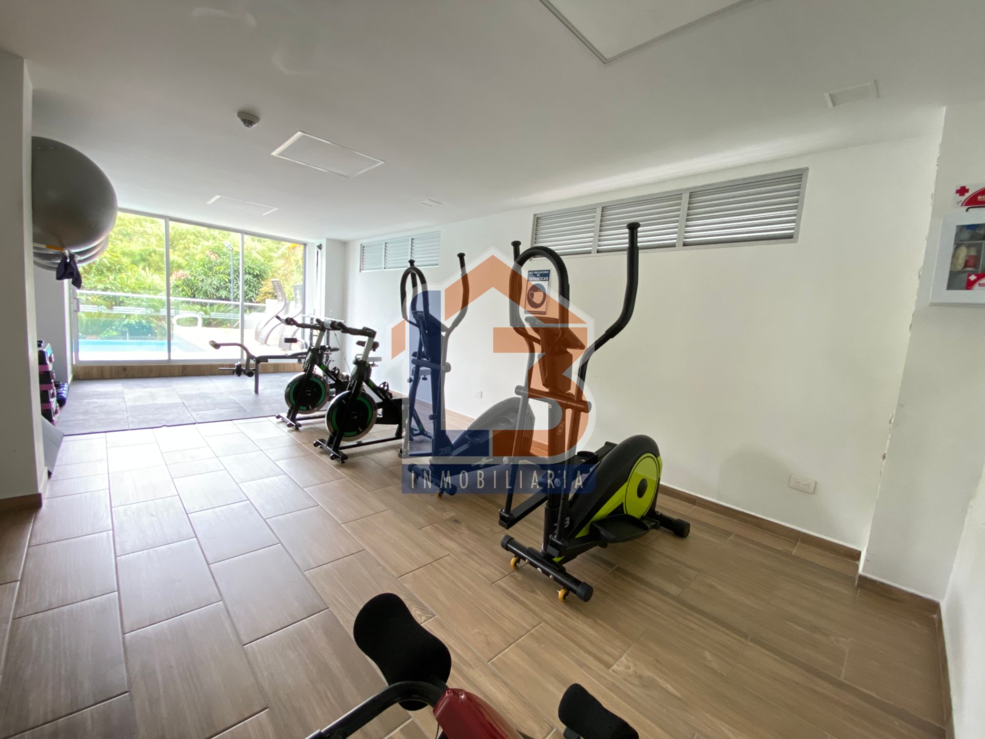 SE VENDE APTO AV 19 (27).jpg