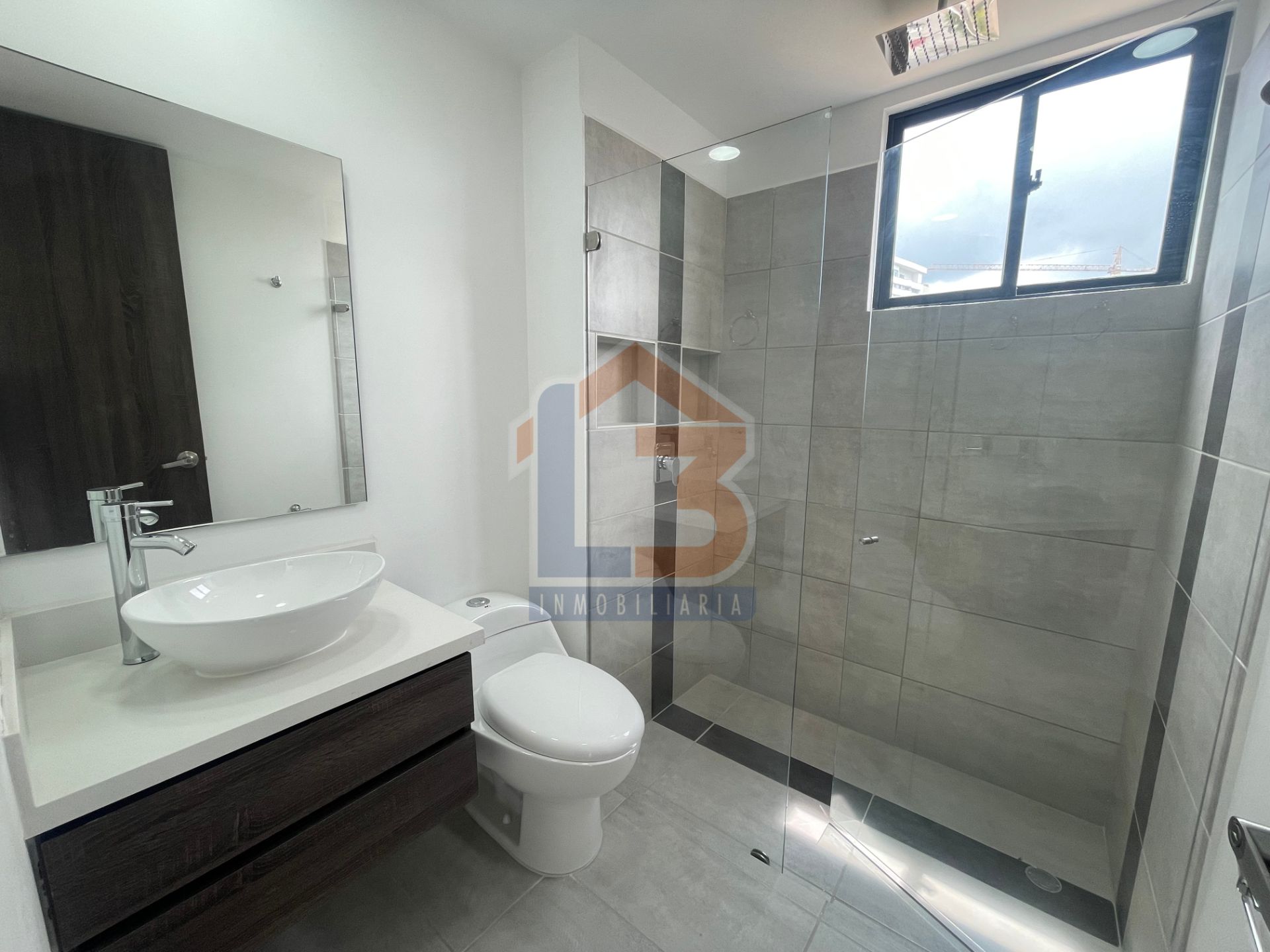 SE VENDE APTO AV 19  (10).jpg
