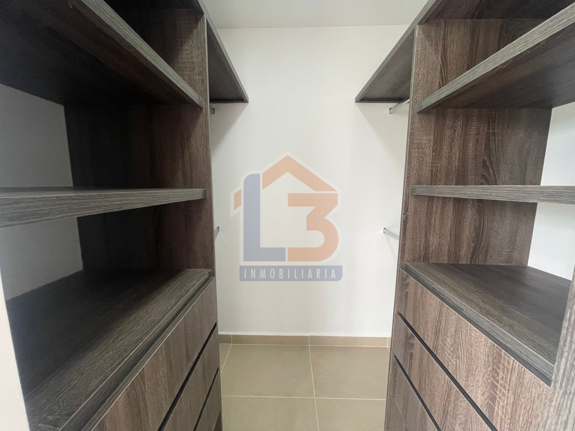 SE VENDE APTO AV 19  (9).jpg