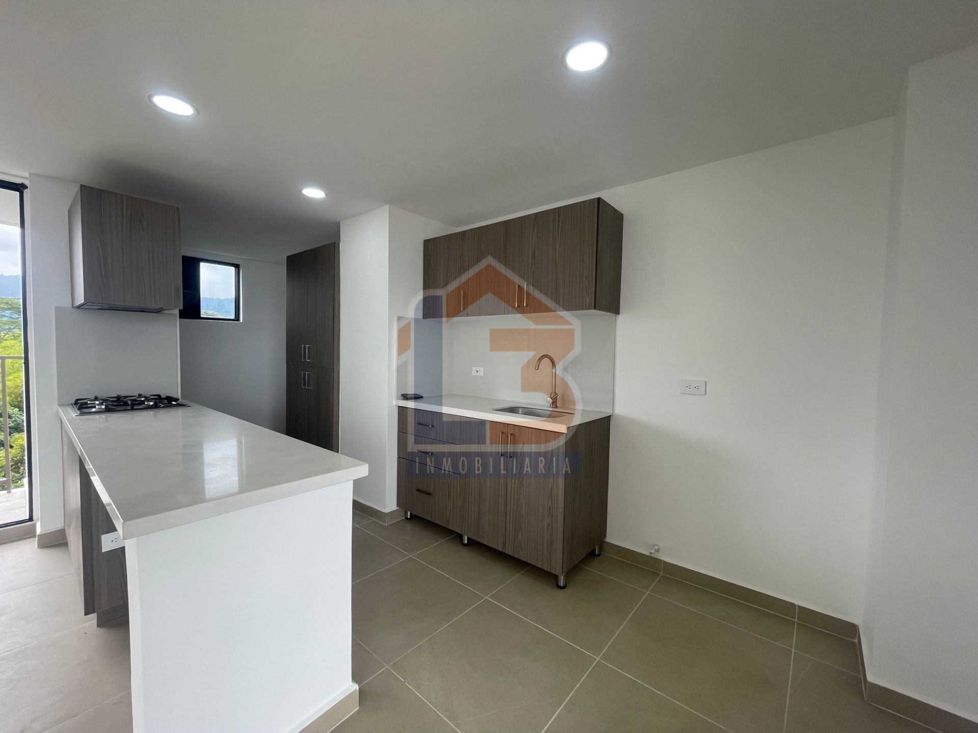 SE VENDE APTO AV 19  (22).jpg