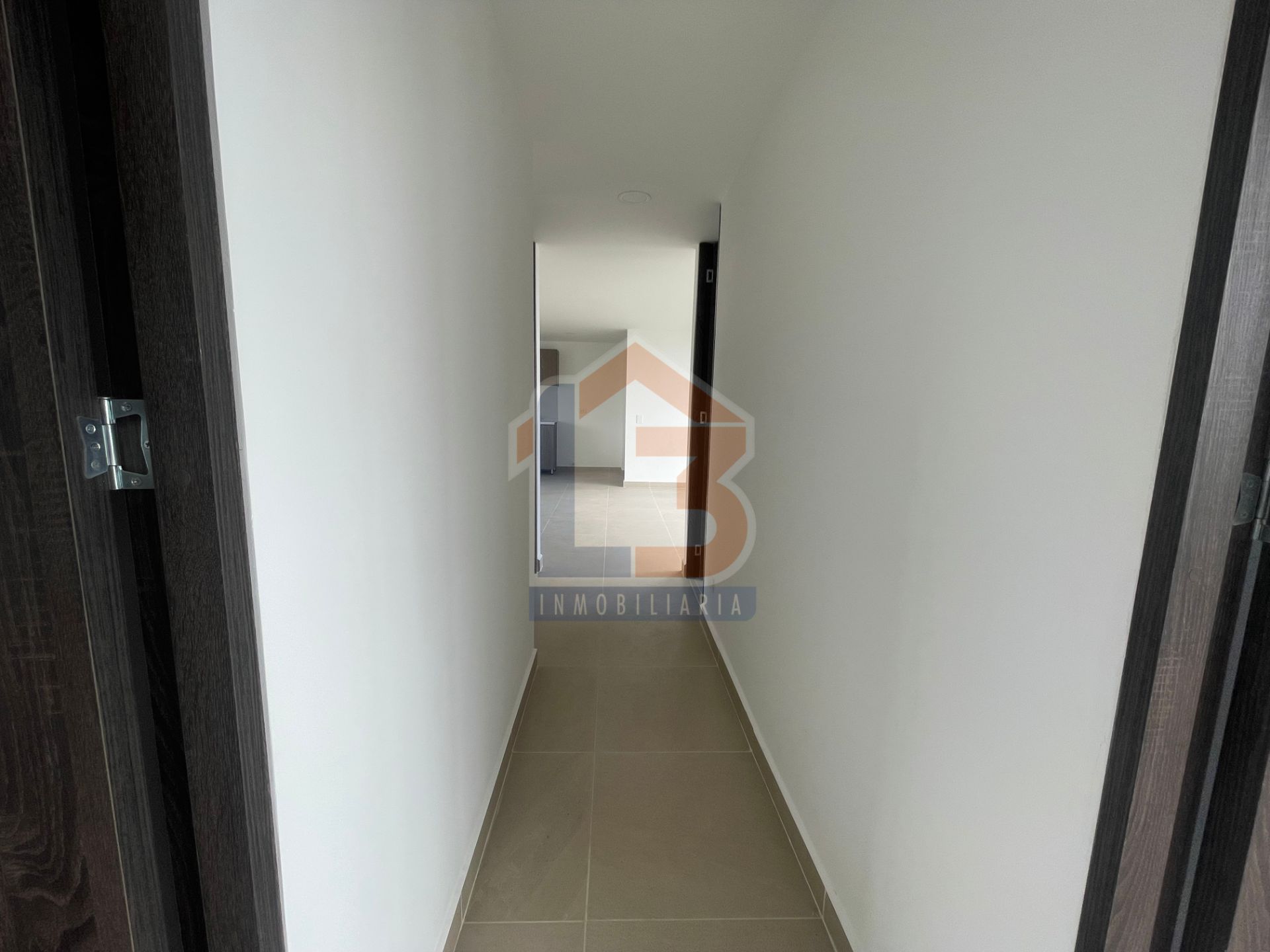SE VENDE APTO AV 19  (20).jpg