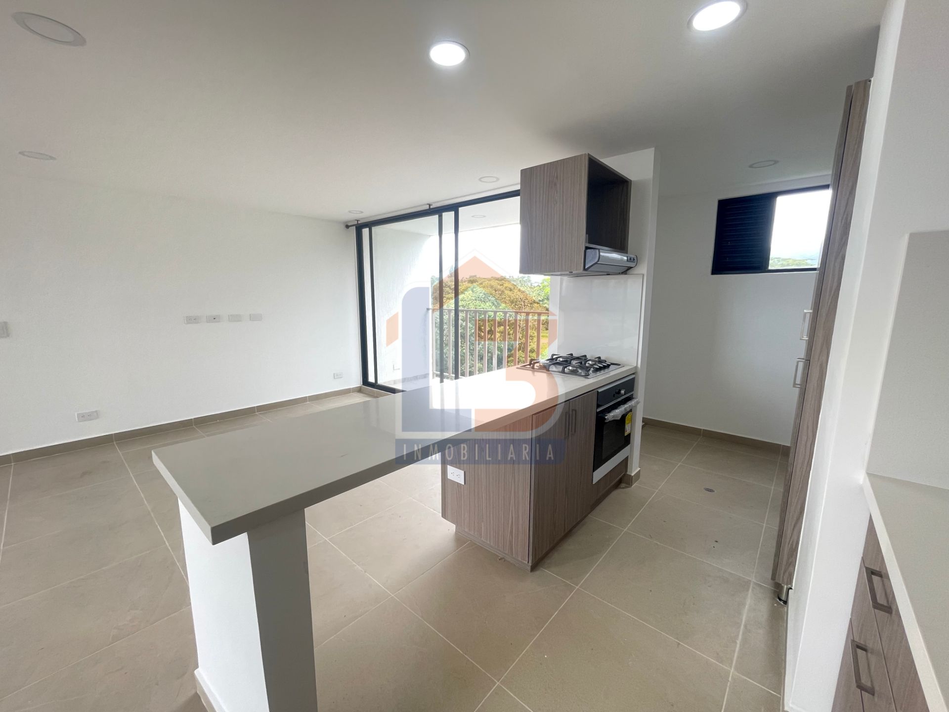 SE VENDE APTO AV 19  (23).jpg