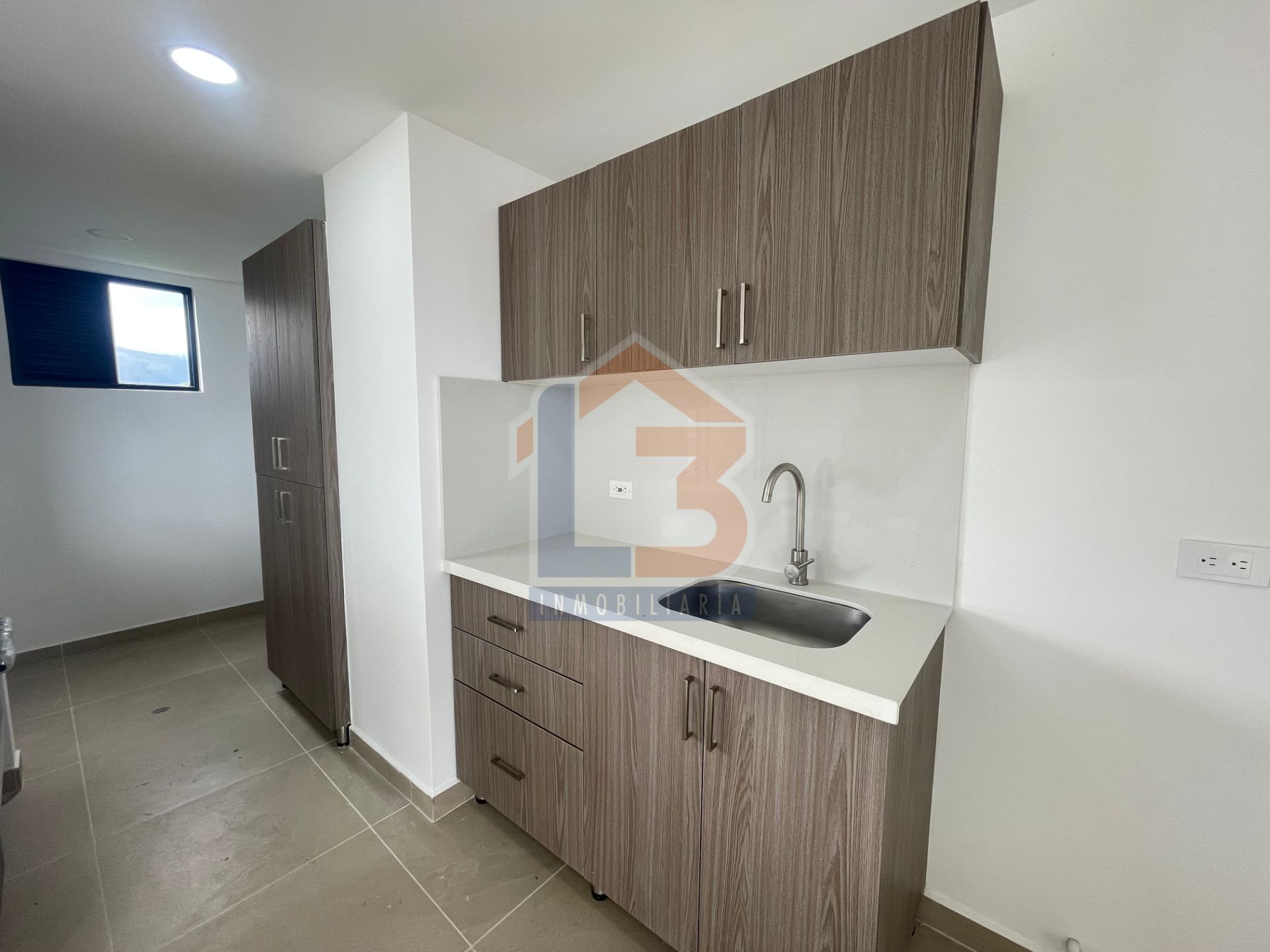 SE VENDE APTO AV 19  (24).jpg